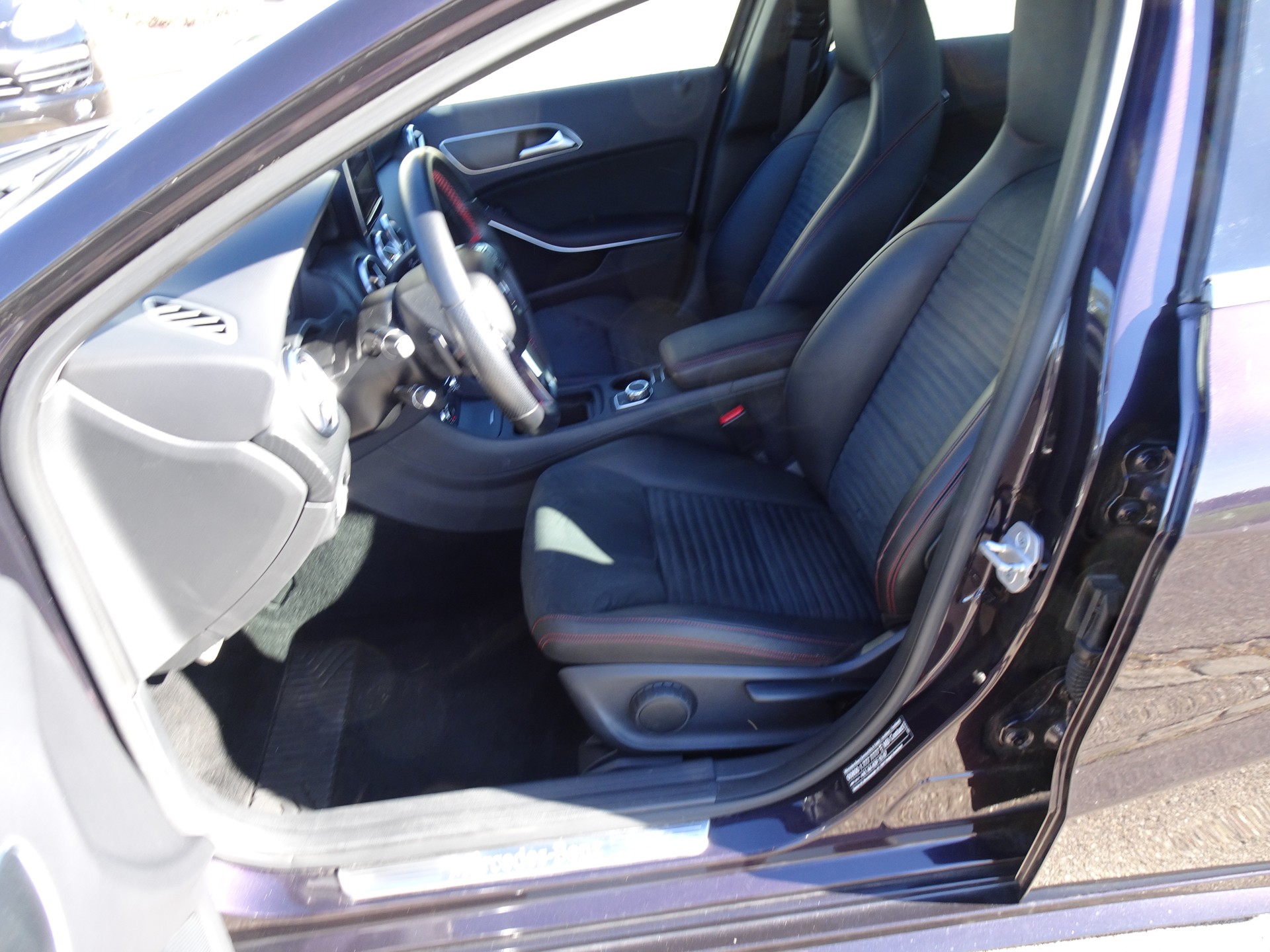 MERCEDES-BENZ A 250 AMG Line 4Matic 7G-DCT-image-10