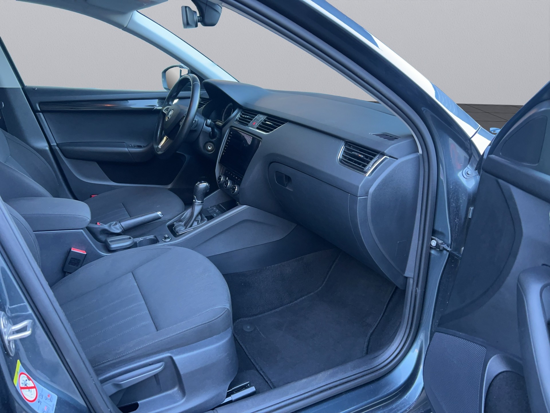 SKODA Octavia Combi 2.0 TDI 4x4 DSG-image-14
