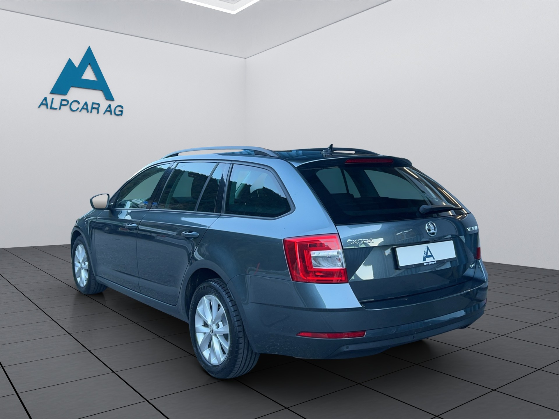 SKODA Octavia Combi 2.0 TDI 4x4 DSG-image-4