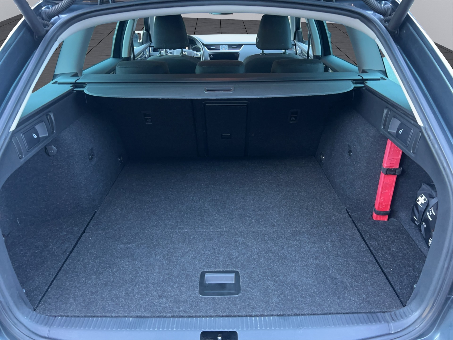 SKODA Octavia Combi 2.0 TDI 4x4 DSG-image-13