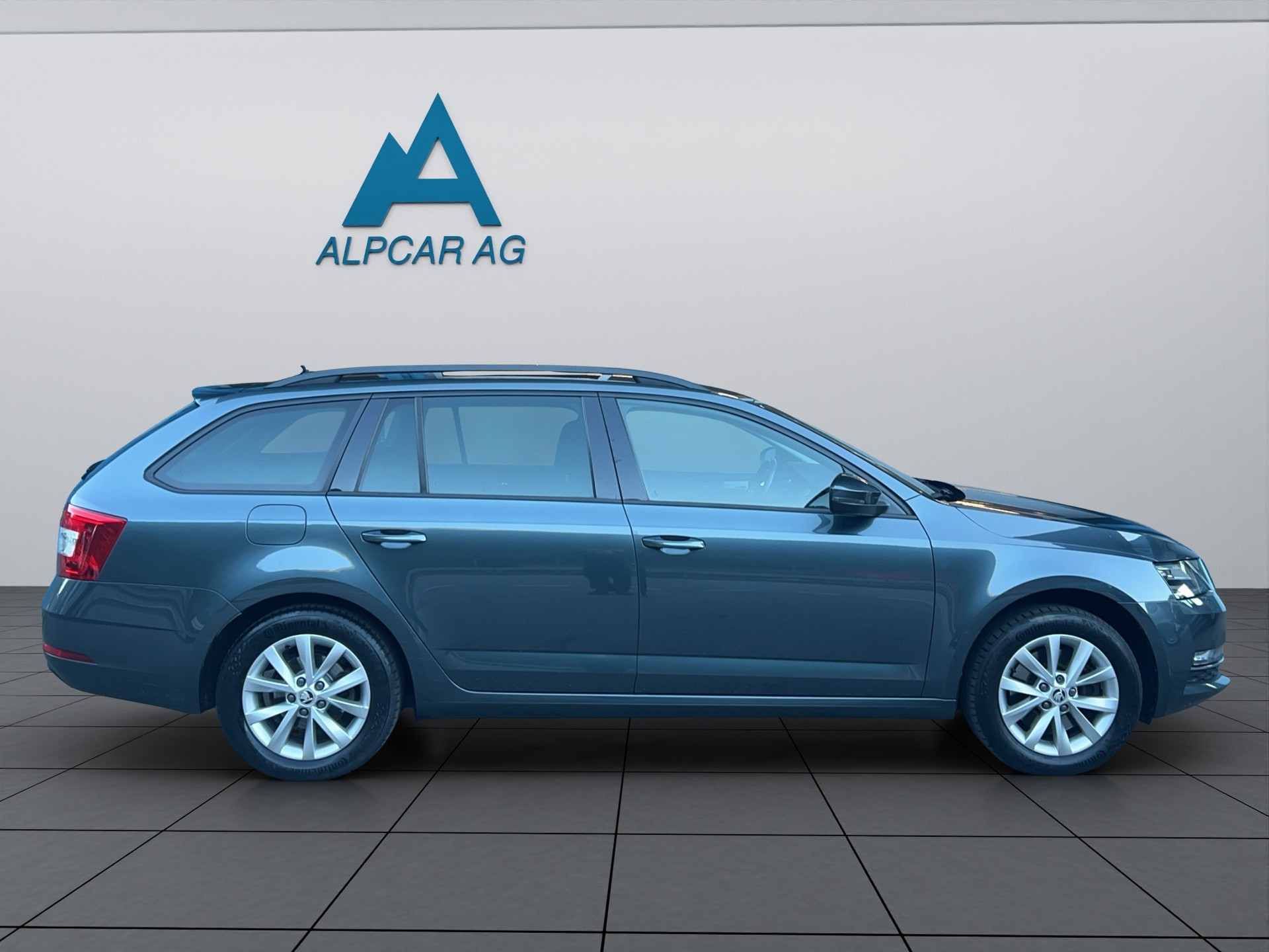 SKODA Octavia Combi 2.0 TDI 4x4 DSG-image-7