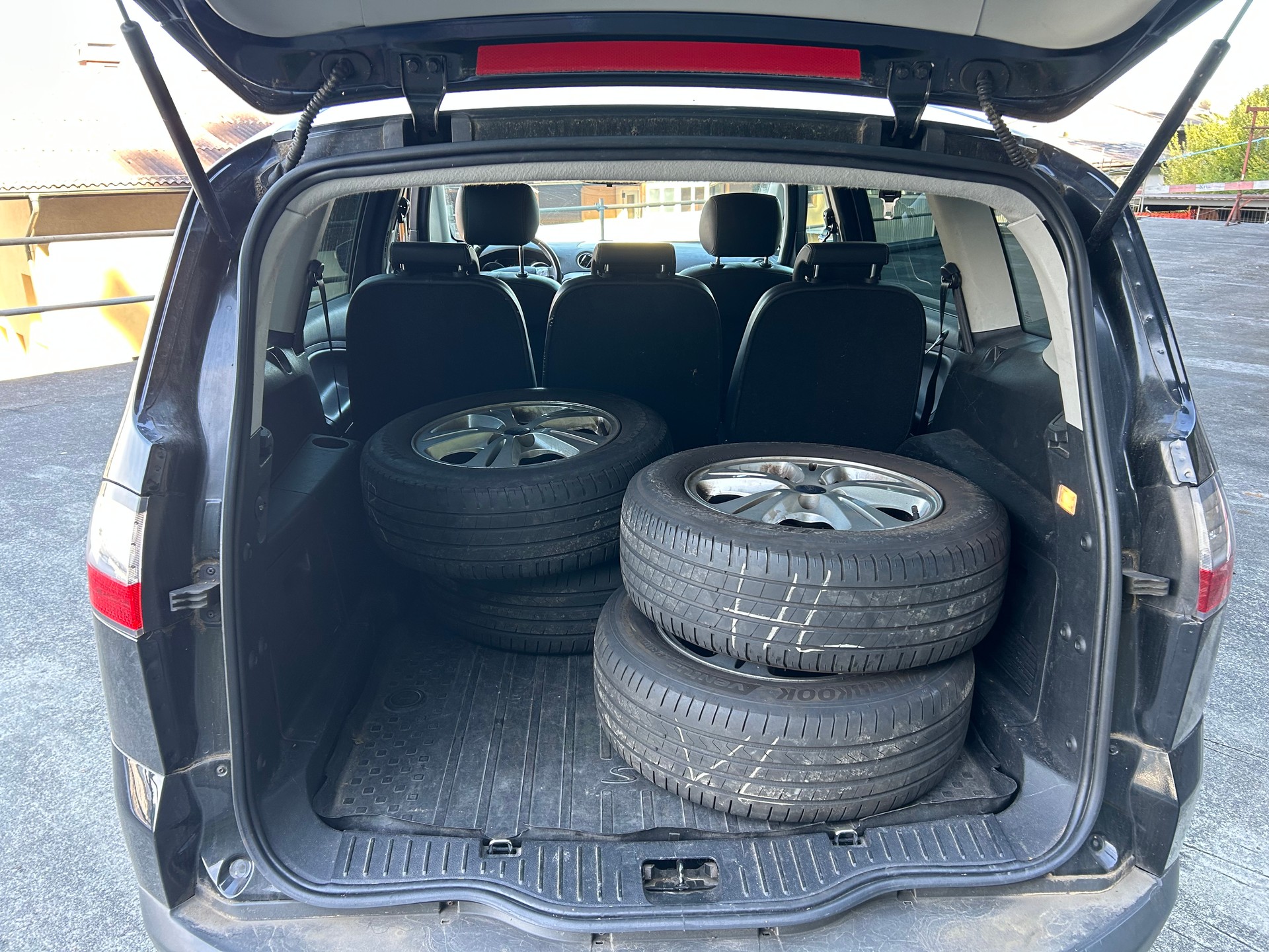 FORD S-Max 2.0i Titanium-image-10