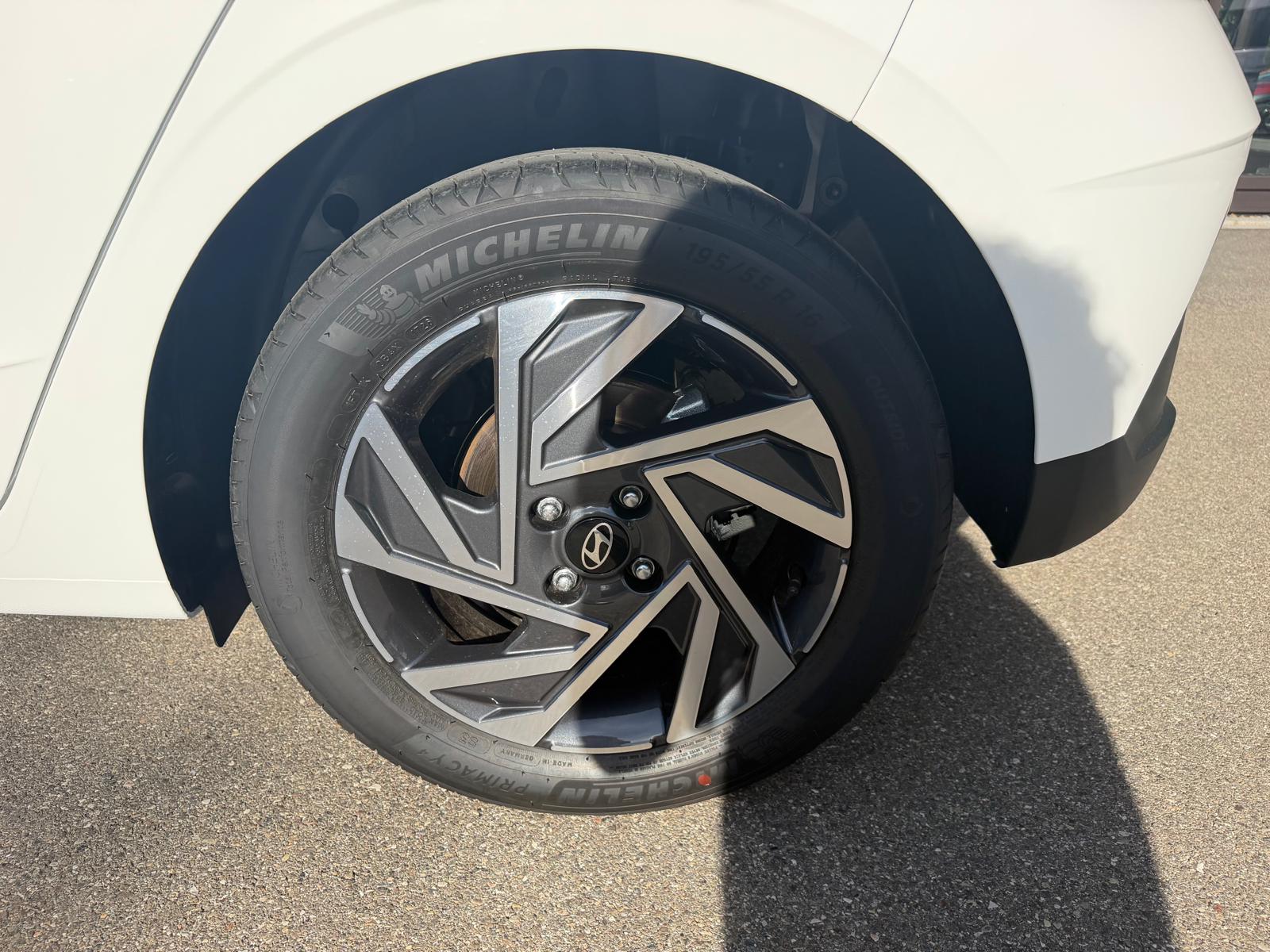 HYUNDAI i20 1.0 T-GDi Amplia GO! DCT-image-4