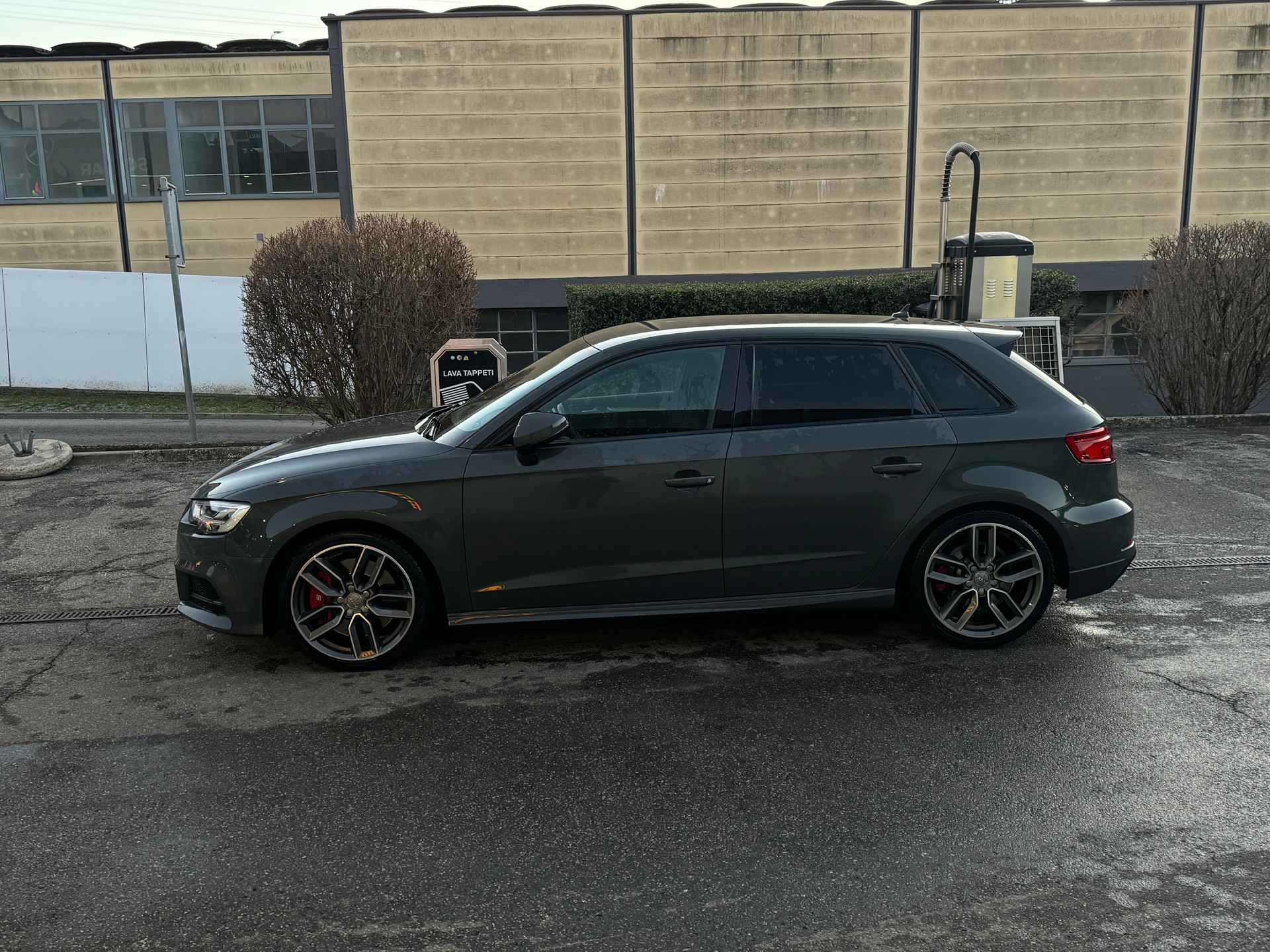 AUDI 2.0 T FSI quattro S-Tronic-image-2