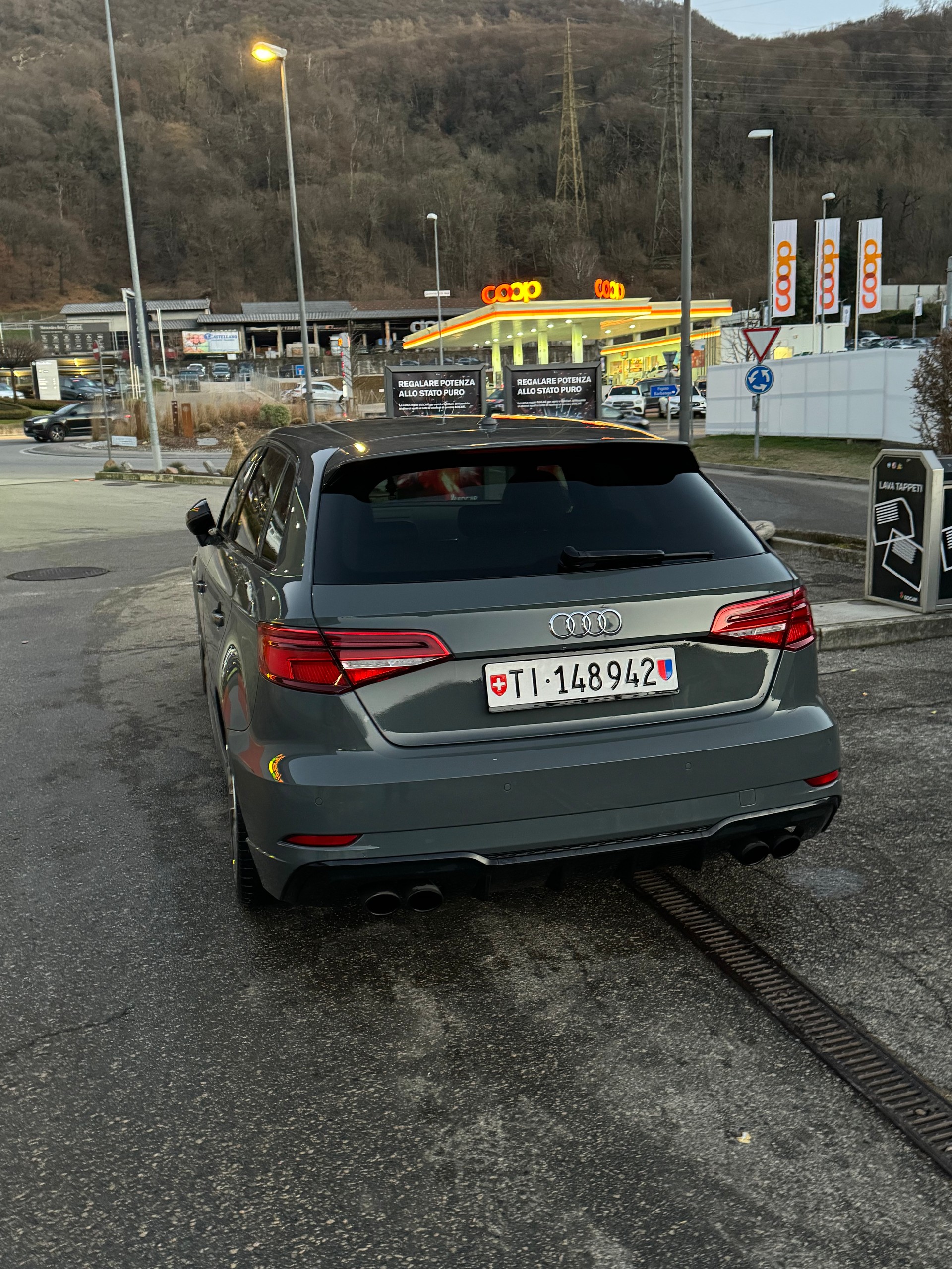 AUDI 2.0 T FSI quattro S-Tronic-image-0