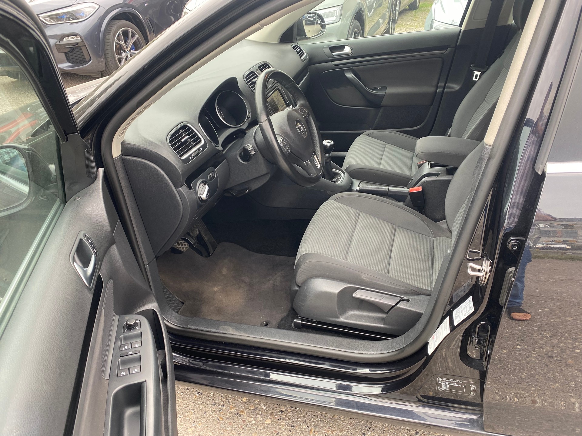 VW Golf Variant 1.6 TDI Comfortline 4Motion-image-8
