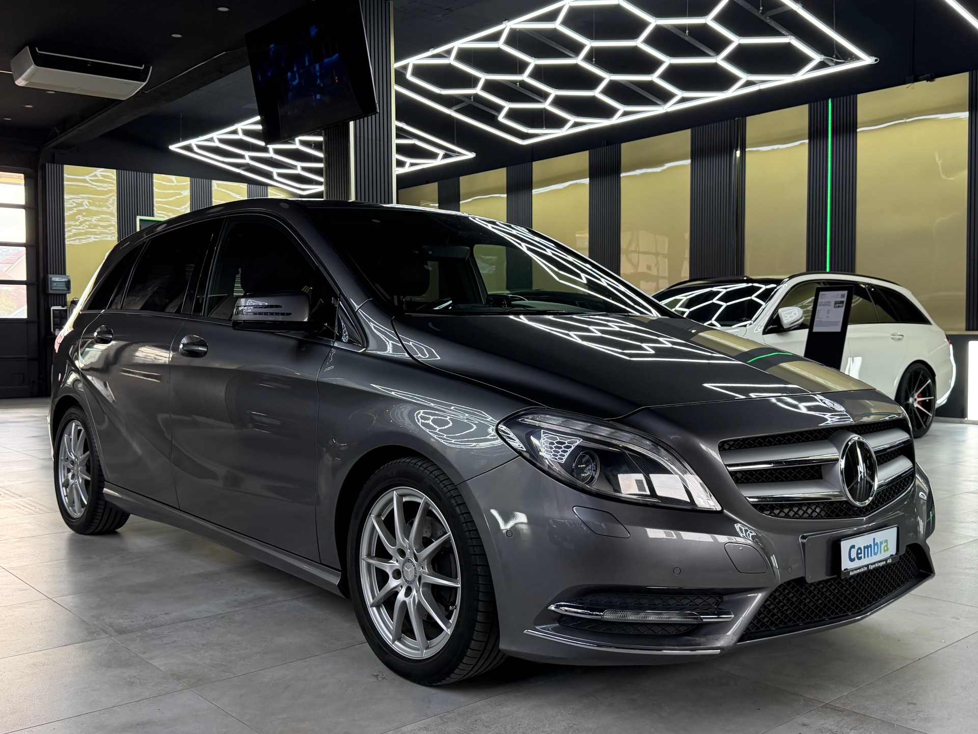 MERCEDES-BENZ B 200 7G-DCT-image-2