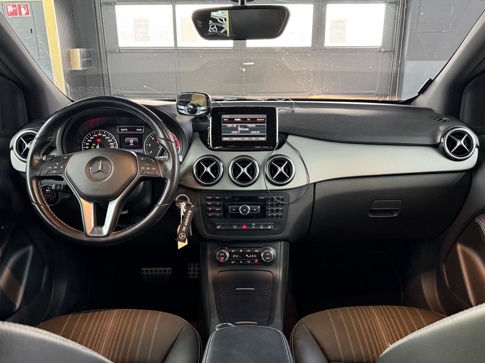 MERCEDES-BENZ B 200 7G-DCT-image-12