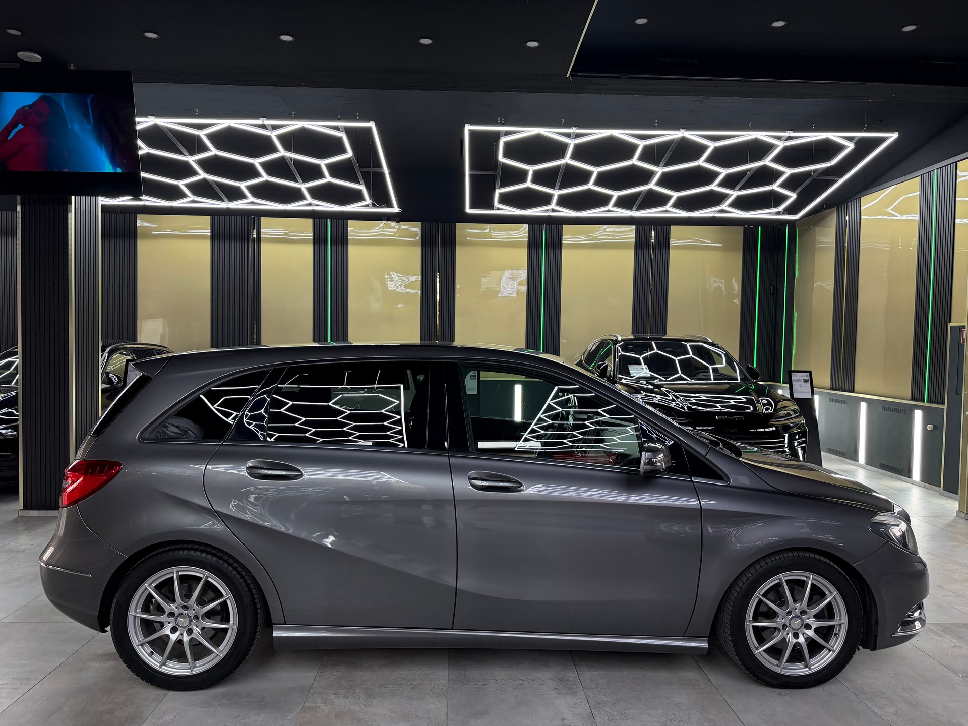 MERCEDES-BENZ B 200 7G-DCT-image-3