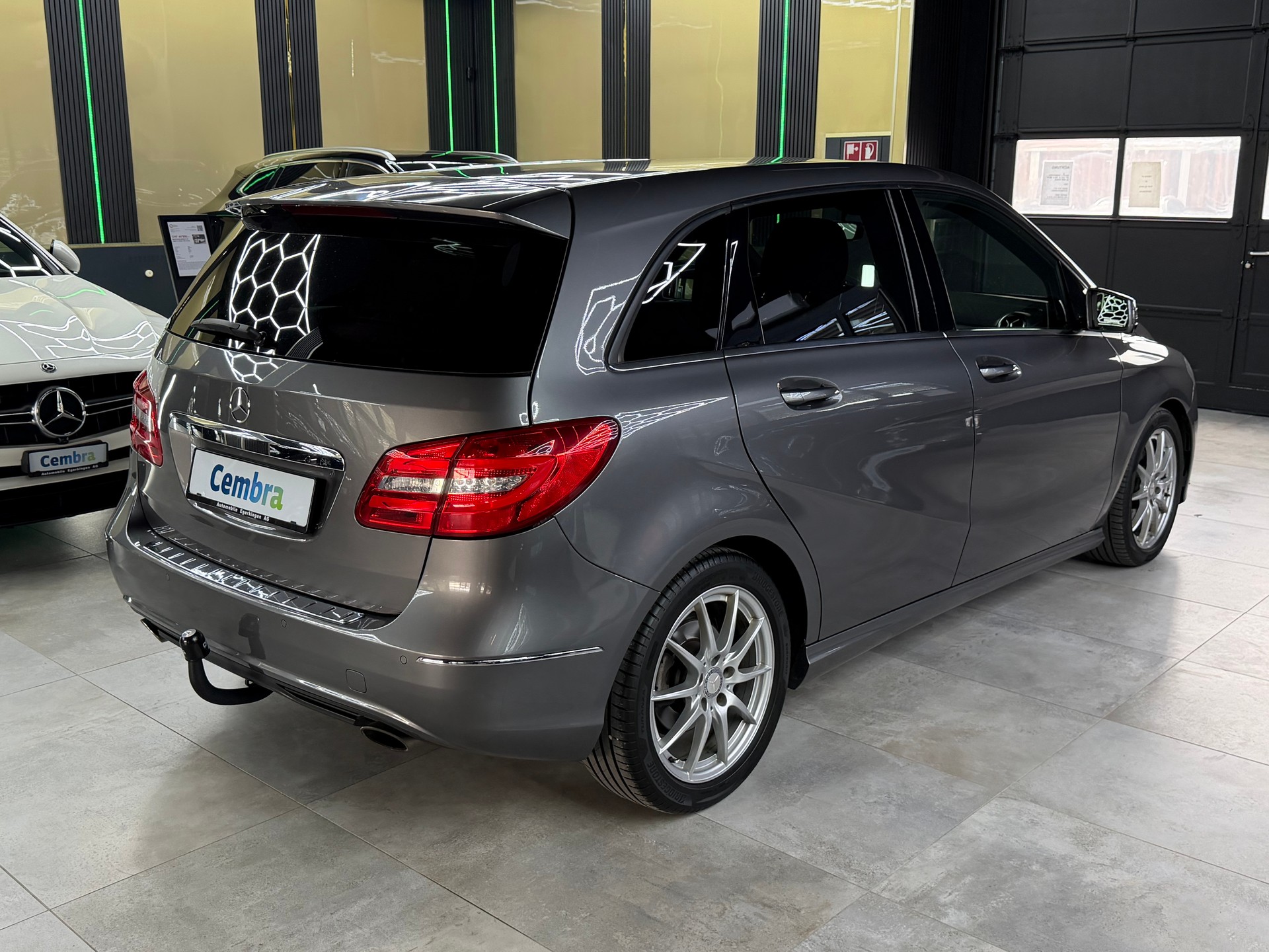 MERCEDES-BENZ B 200 7G-DCT-image-4