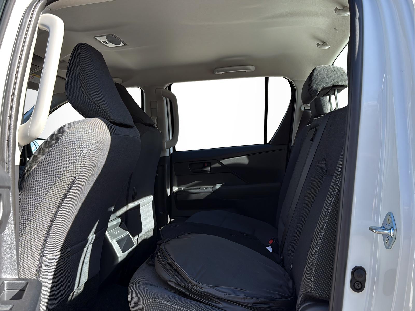 TOYOTA Hilux Double Cab.-Pick-up 59KWh Comfort-image-11