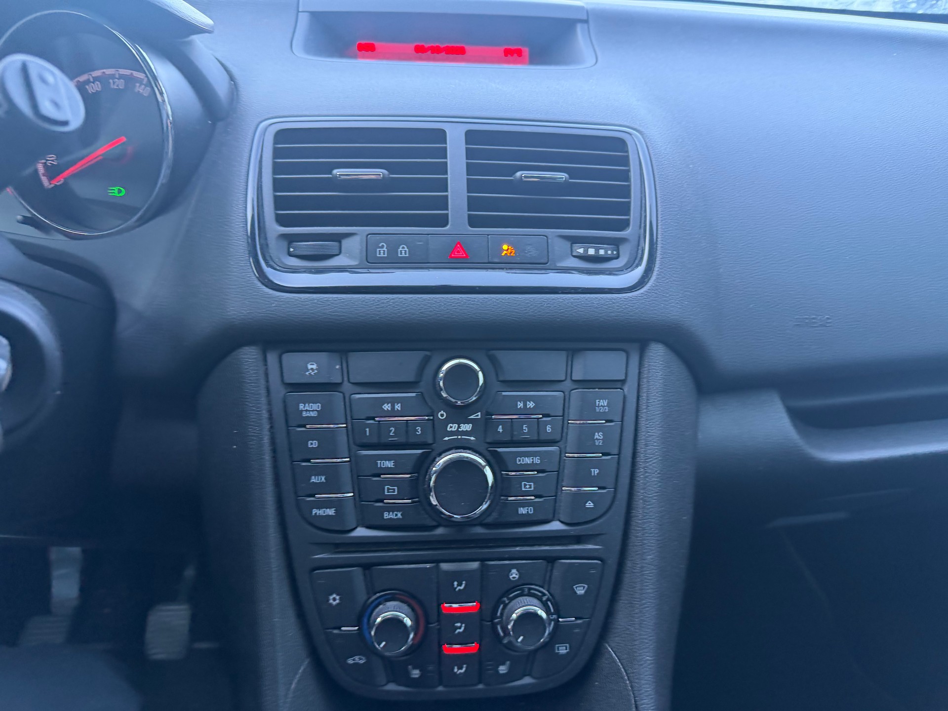 OPEL Meriva 1.4 Turbo Cosmo-image-11