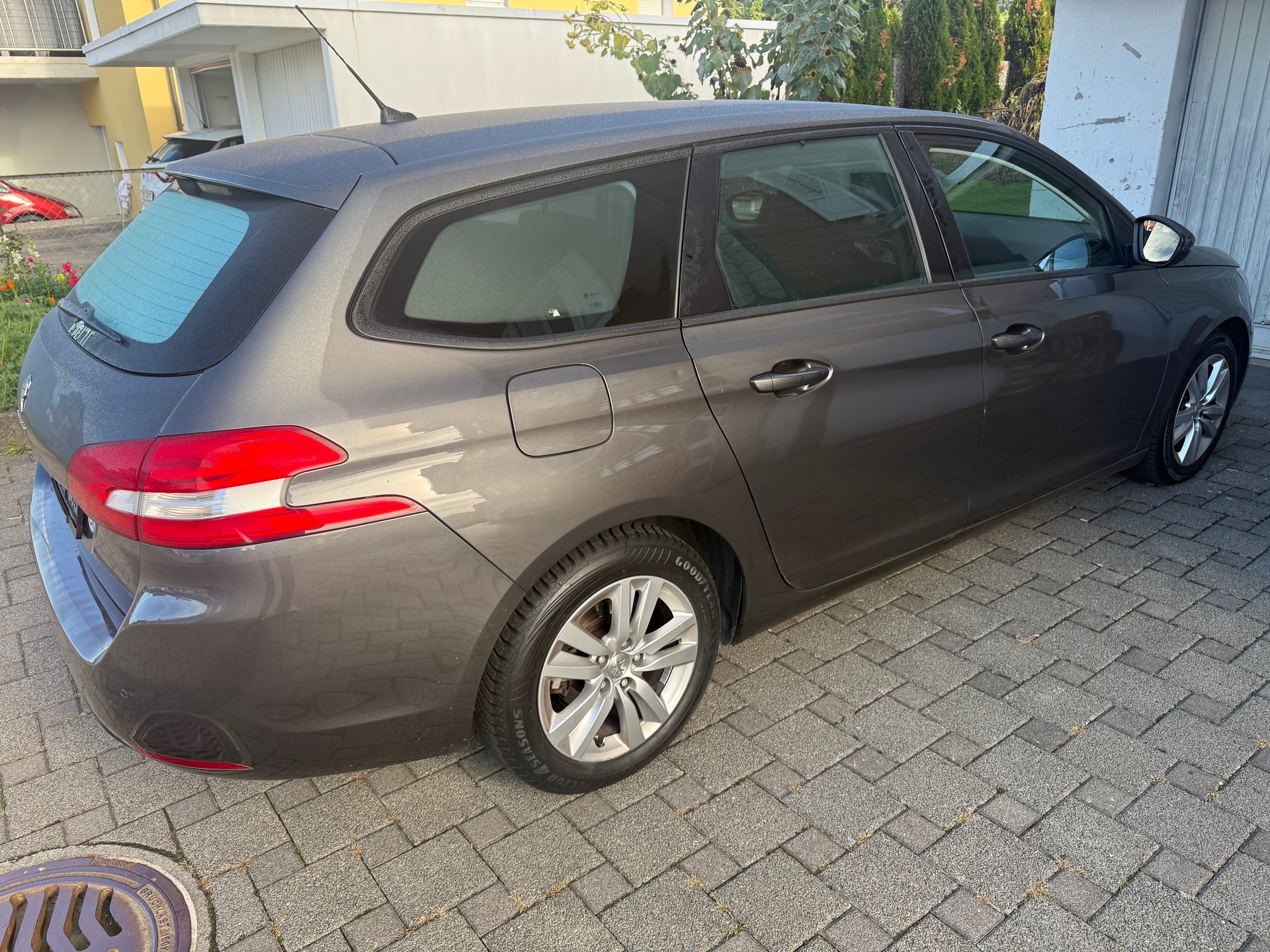 PEUGEOT 308 SW 1.6 BlueHDI Allure-image-3