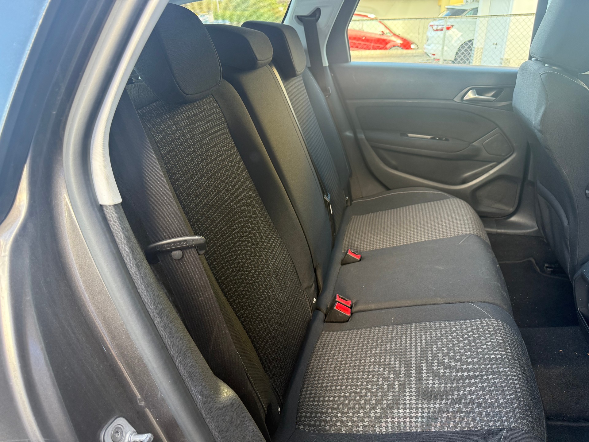 PEUGEOT 308 SW 1.6 BlueHDI Allure-image-6