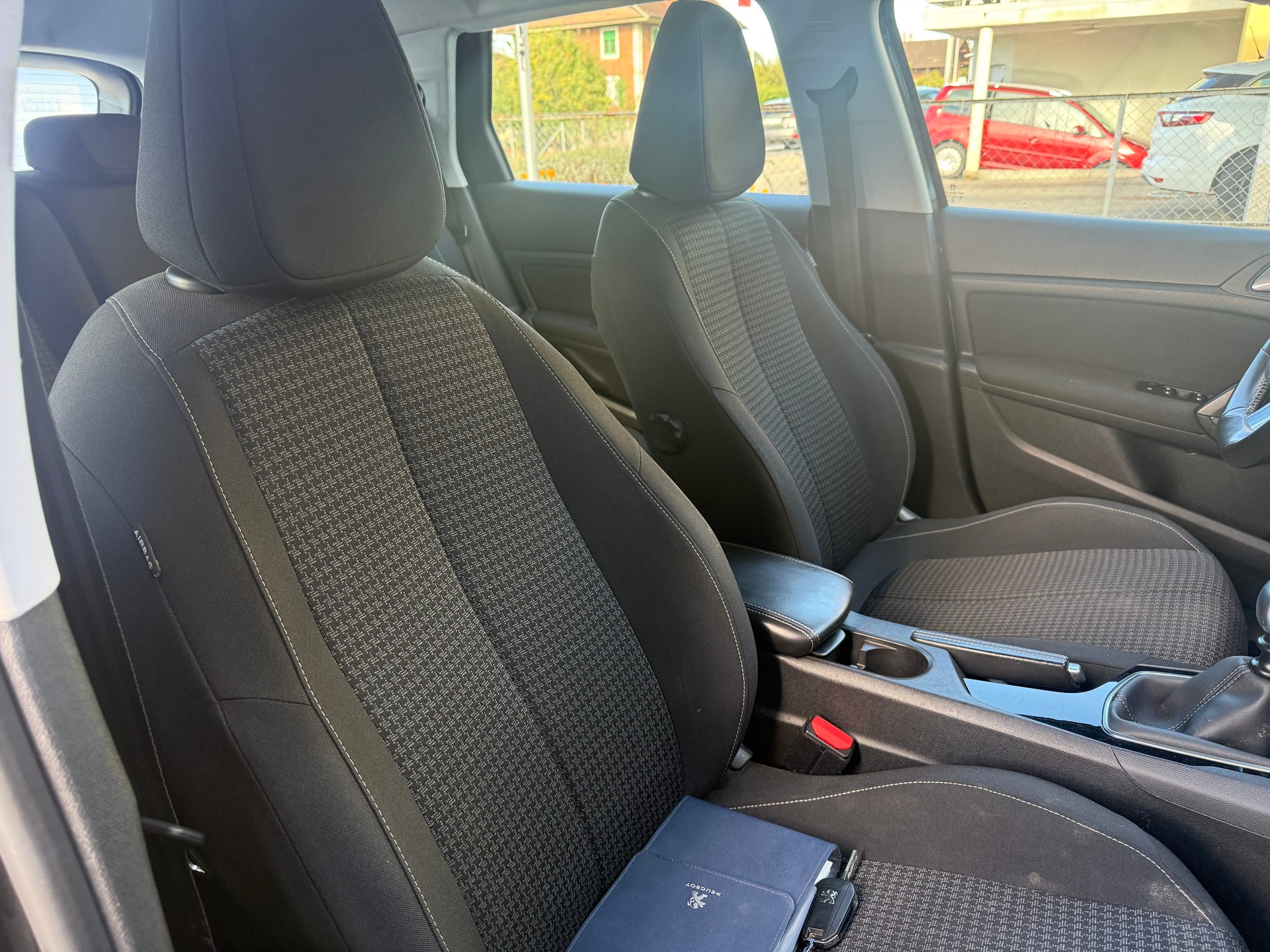 PEUGEOT 308 SW 1.6 BlueHDI Allure-image-9