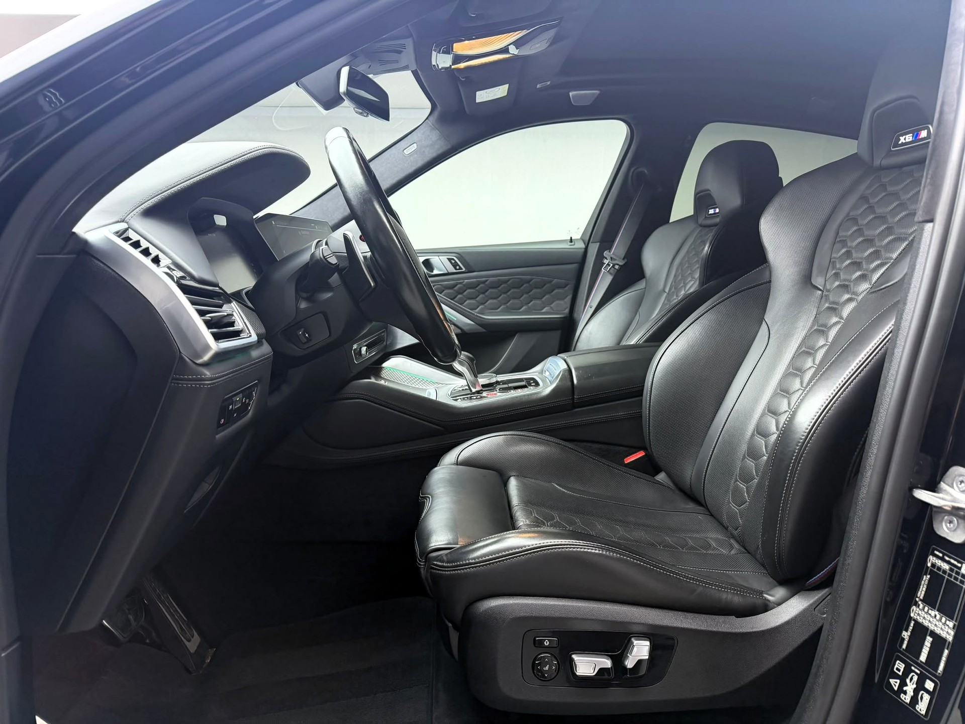 BMW X6M Steptronic M Competition-image-11