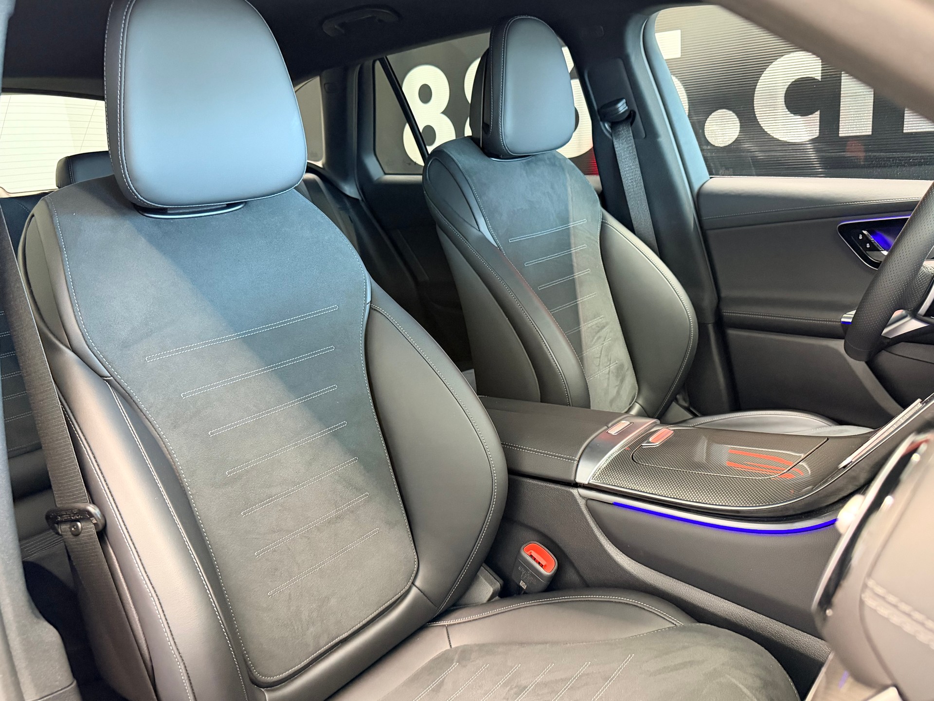 MERCEDES-BENZ GLC 300 d AMG 4Matic 9G-Tronic-image-21