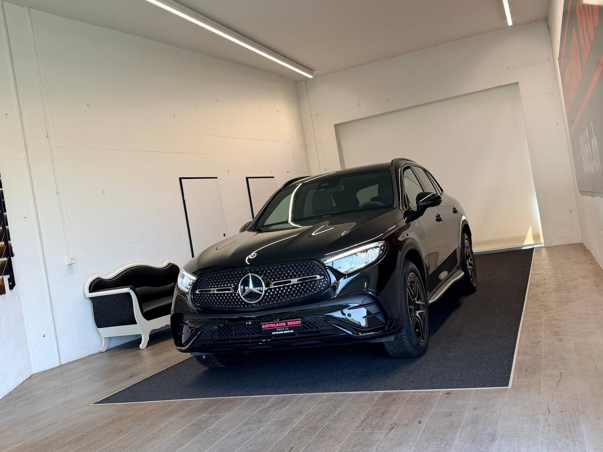 MERCEDES-BENZ GLC 300 d AMG 4Matic 9G-Tronic-image-2