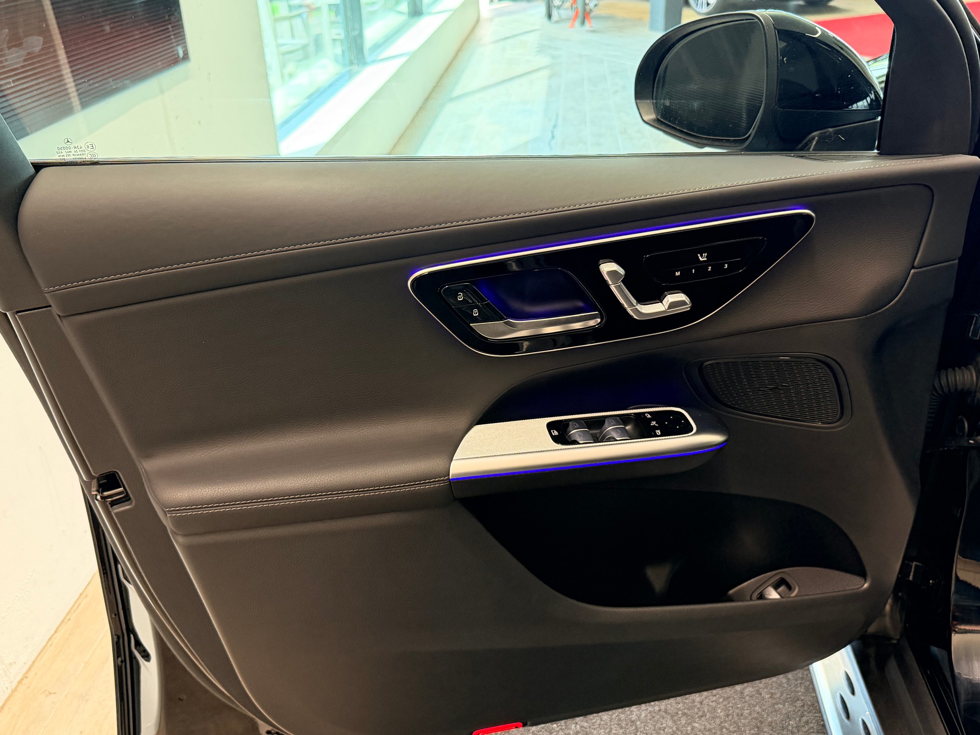 MERCEDES-BENZ GLC 300 d AMG 4Matic 9G-Tronic-image-12