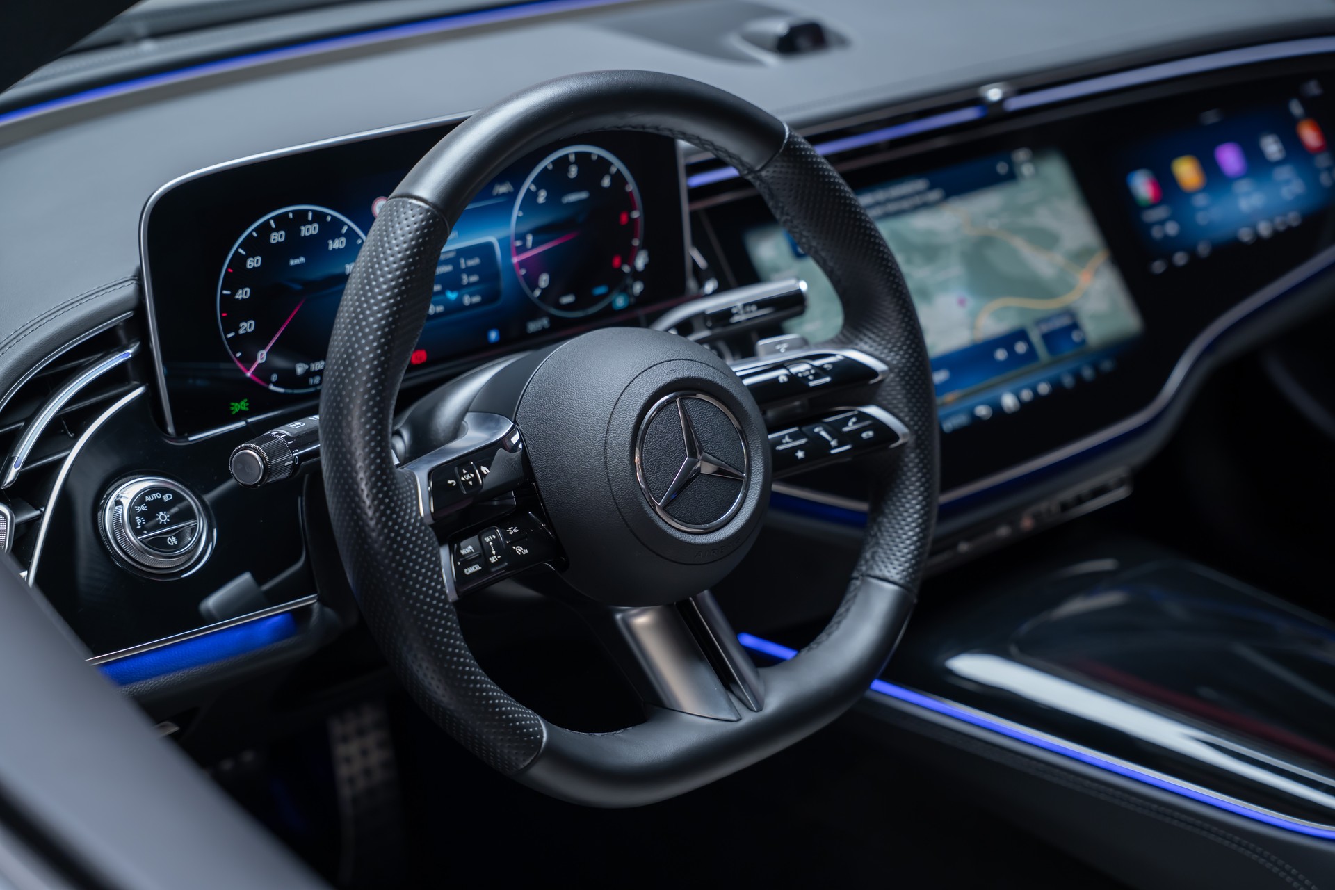 MERCEDES-BENZ E 220 d AMG Line / Hyperscreen / 360°Kamera / Burmester-image-13