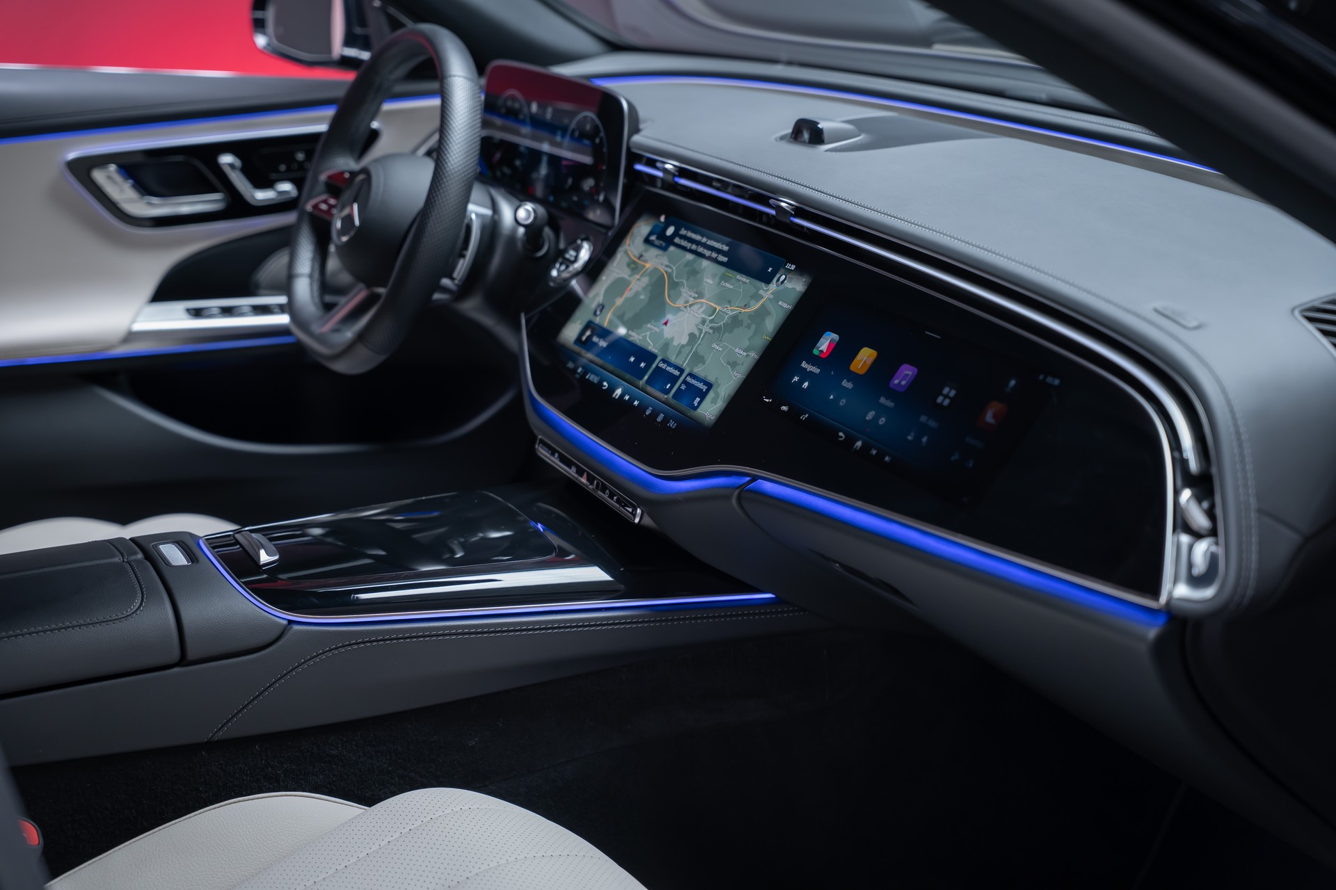 MERCEDES-BENZ E 220 d AMG Line / Hyperscreen / 360°Kamera / Burmester-image-23