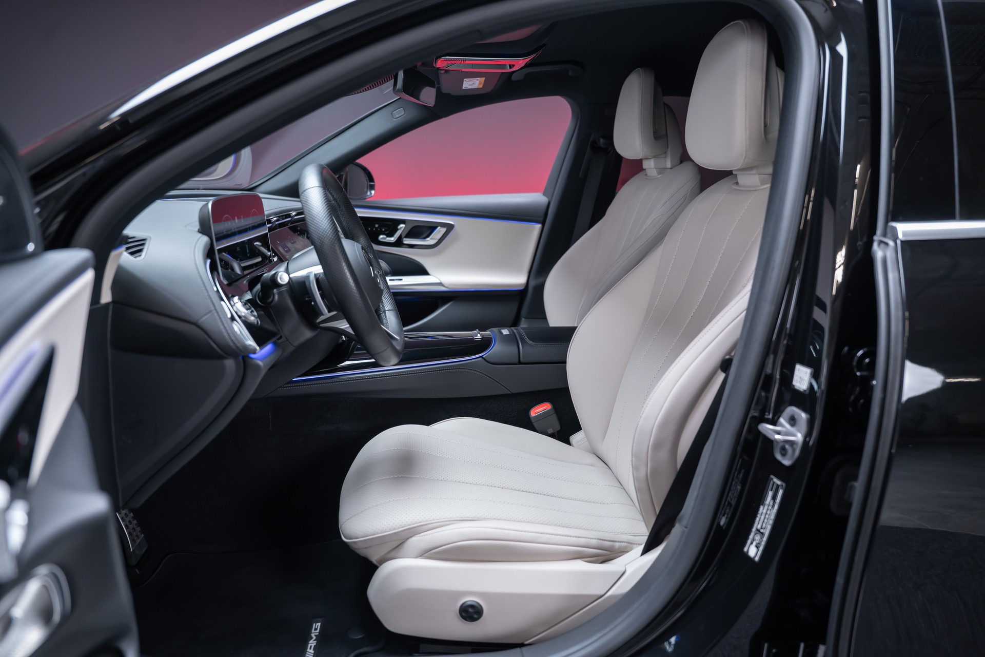 MERCEDES-BENZ E 220 d AMG Line / Hyperscreen / 360°Kamera / Burmester-image-12