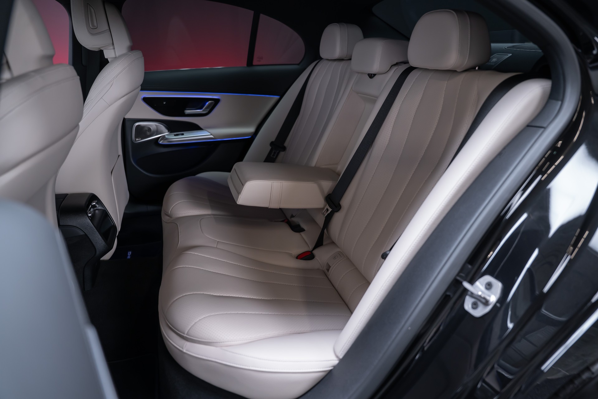MERCEDES-BENZ E 220 d AMG Line / Hyperscreen / 360°Kamera / Burmester-image-20