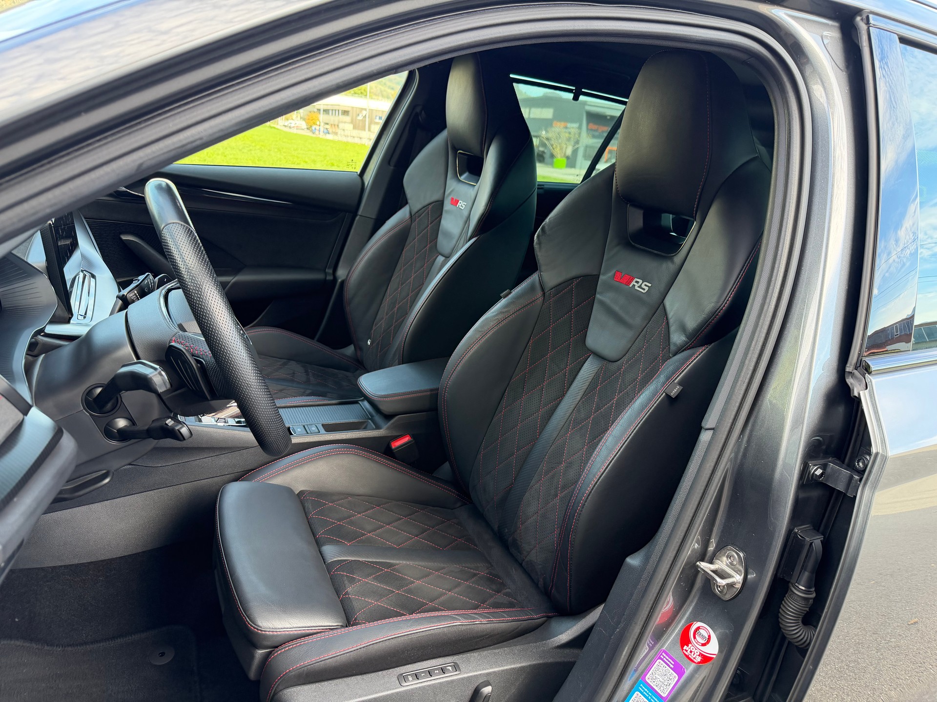 SKODA Octavia Combi 2.0 TSI DSG RS-image-13