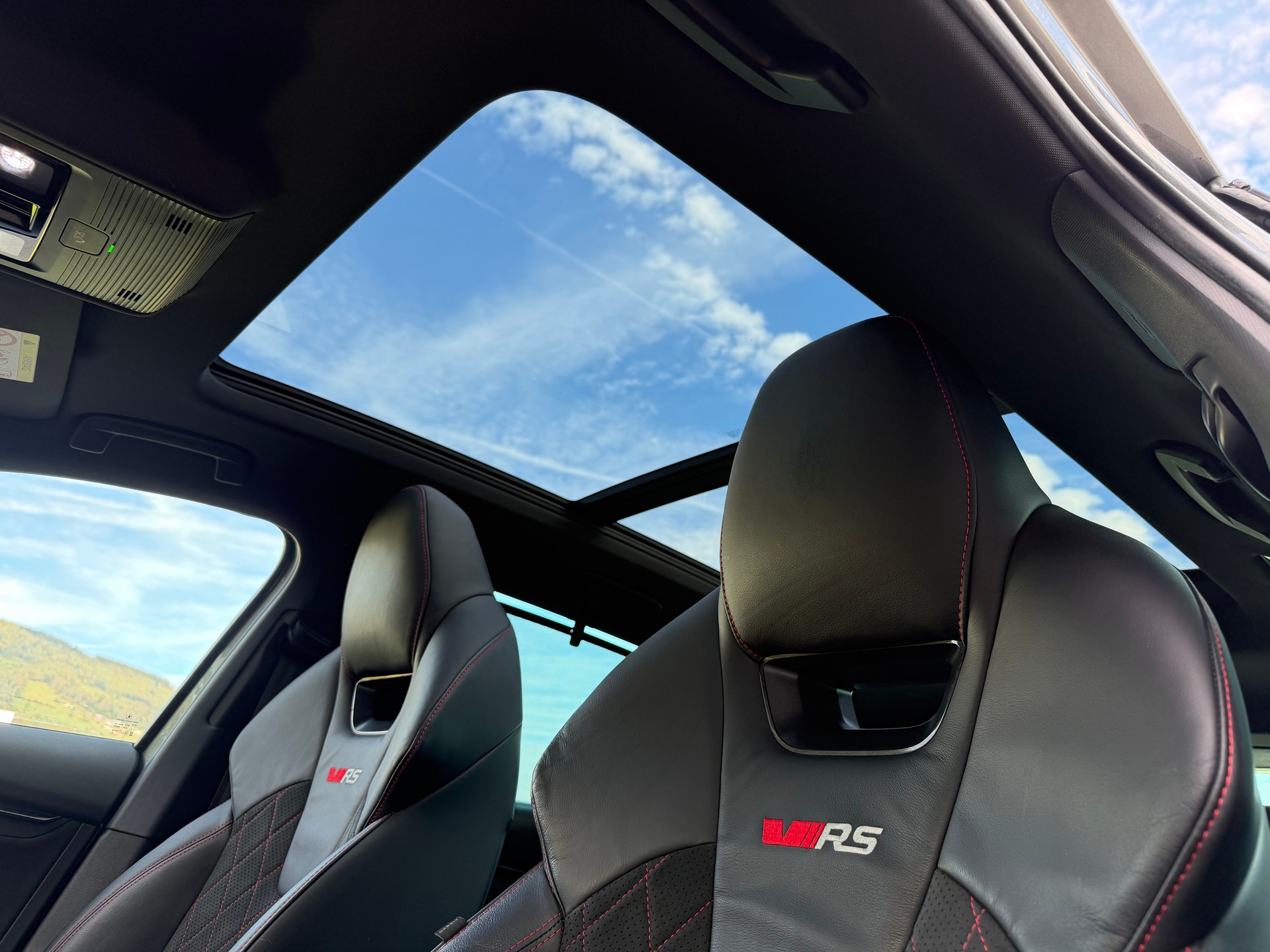 SKODA Octavia Combi 2.0 TSI DSG RS-image-14
