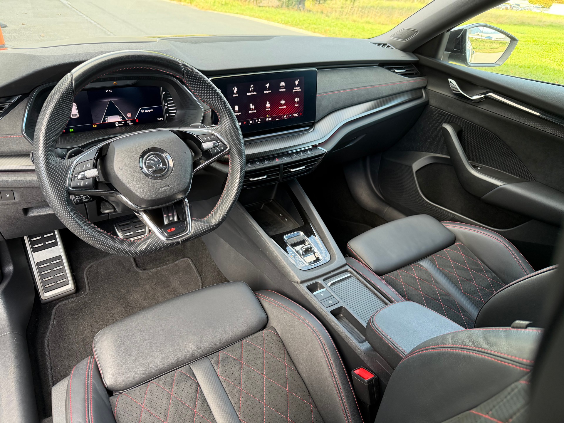 SKODA Octavia Combi 2.0 TSI DSG RS-image-11