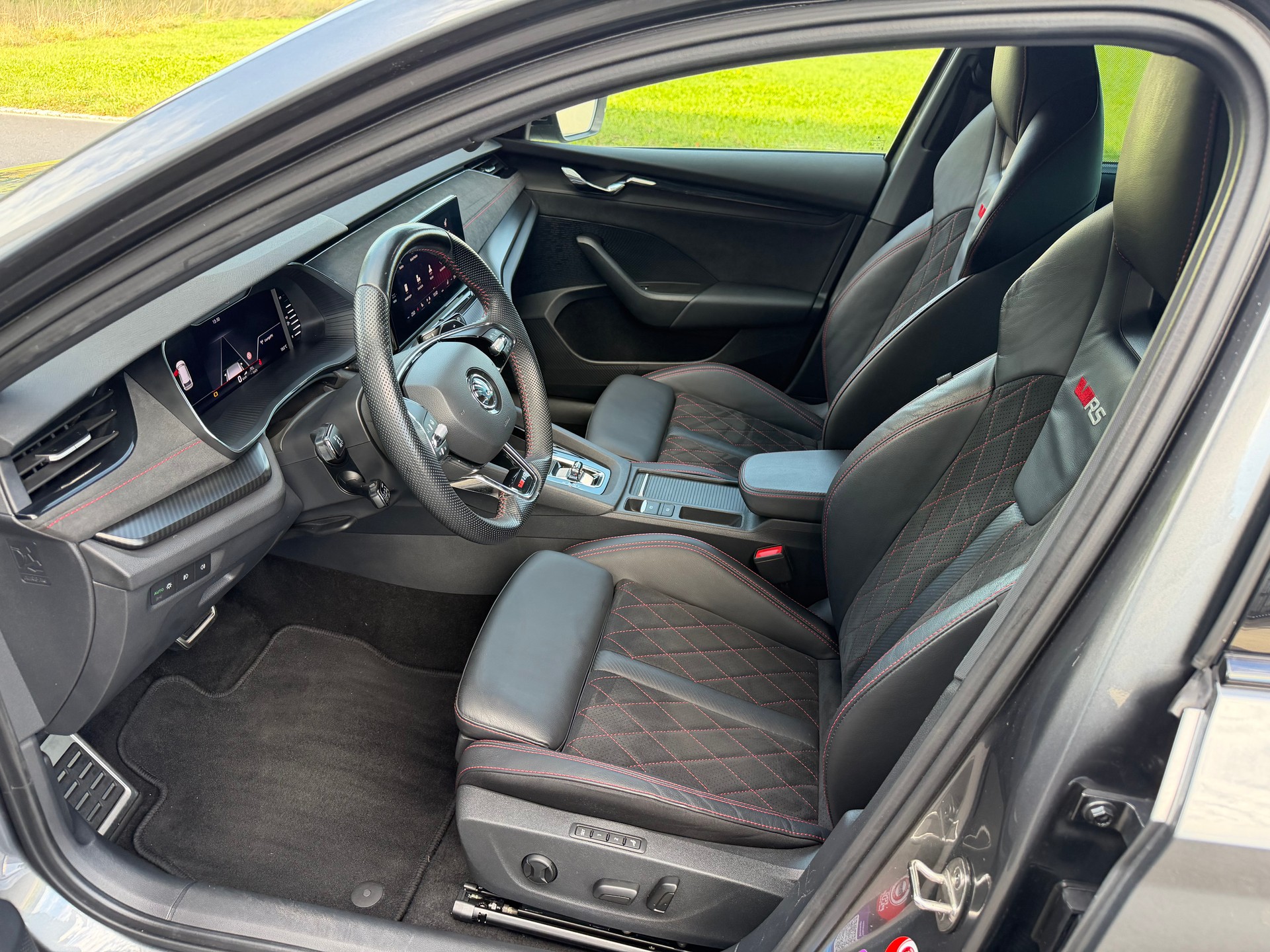 SKODA Octavia Combi 2.0 TSI DSG RS-image-5