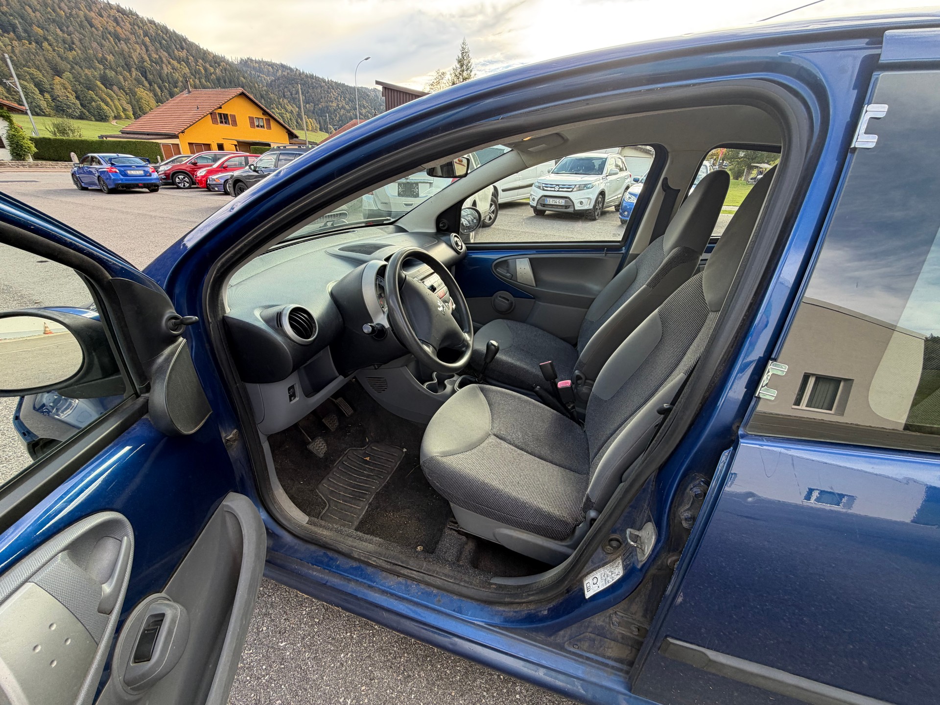PEUGEOT 107 1.0 Trendy-image-9