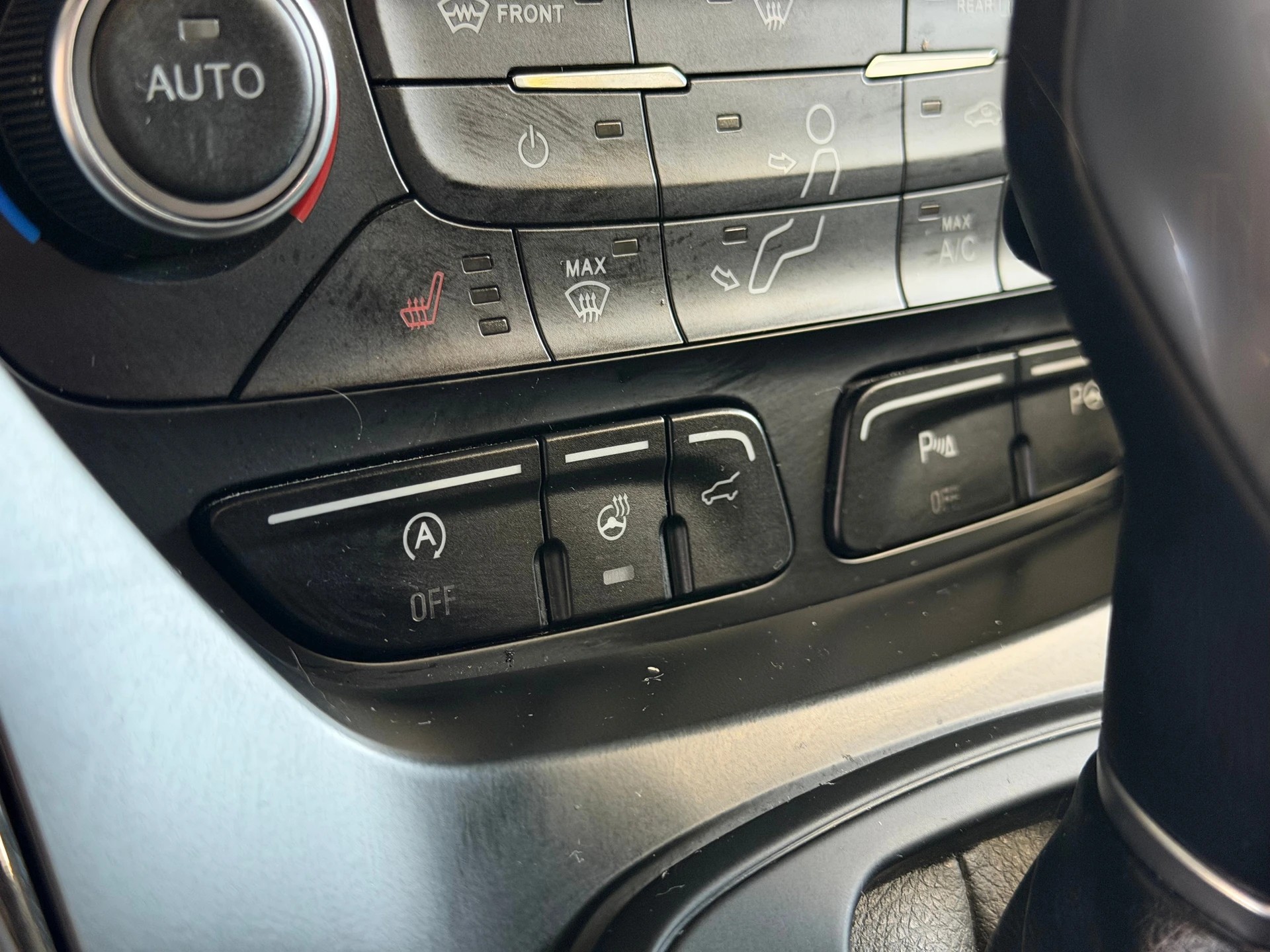FORD Kuga 2.0 TDCi ST Line 4WD PowerShift | Frisch ab MFK | Aus 1-Hand | Lenkradheizung | Leder | Navi | AHK 2.1t.-image-15