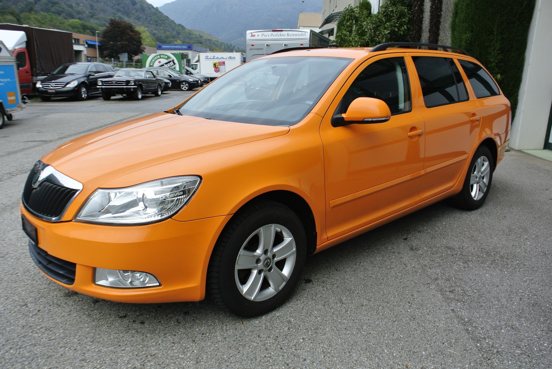 SKODA Octavia Combi 1.6 TDI Swiss Adventure 4x4-showroom-element-2