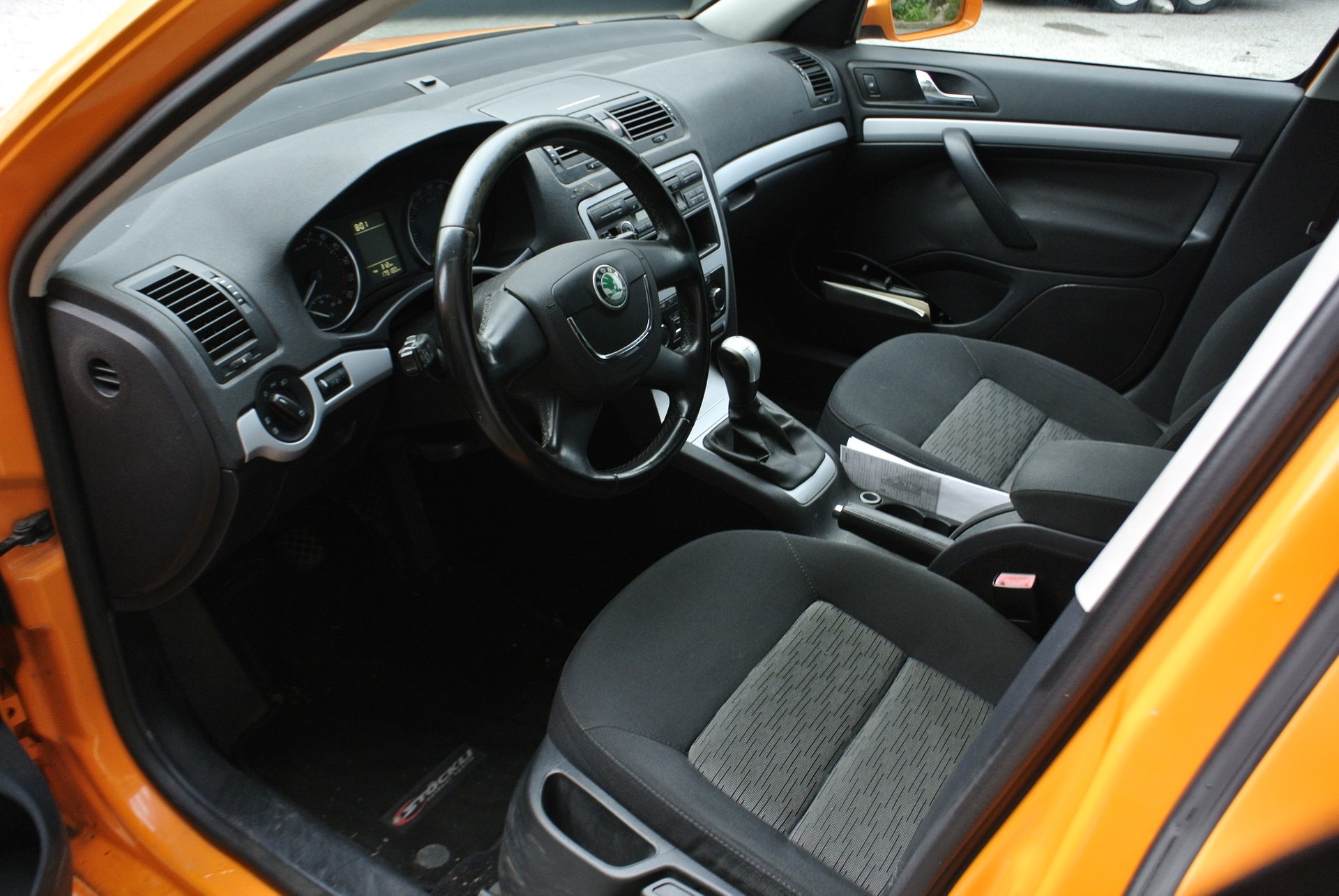 SKODA Octavia Combi 1.6 TDI Swiss Adventure 4x4-image-13