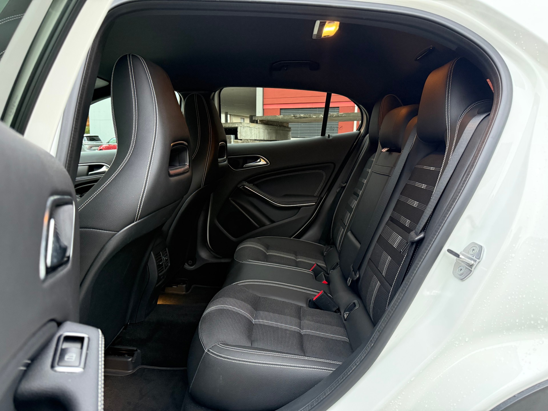 MERCEDES-BENZ GLA 200 Night Star 7G-DCT-image-7