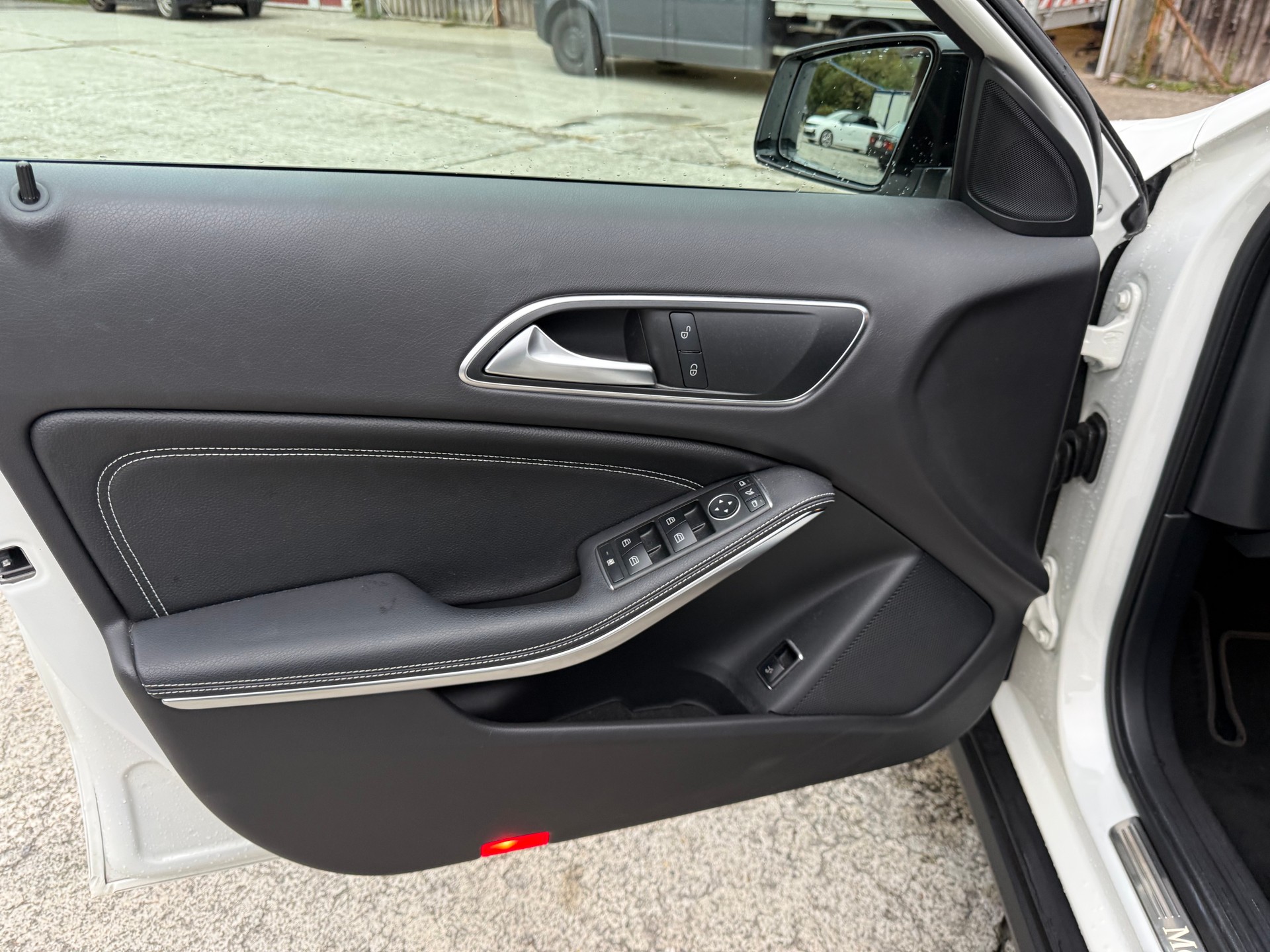 MERCEDES-BENZ GLA 200 Night Star 7G-DCT-image-14