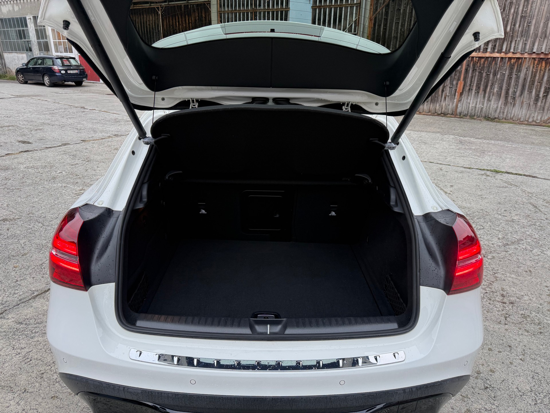 MERCEDES-BENZ GLA 200 Night Star 7G-DCT-image-5