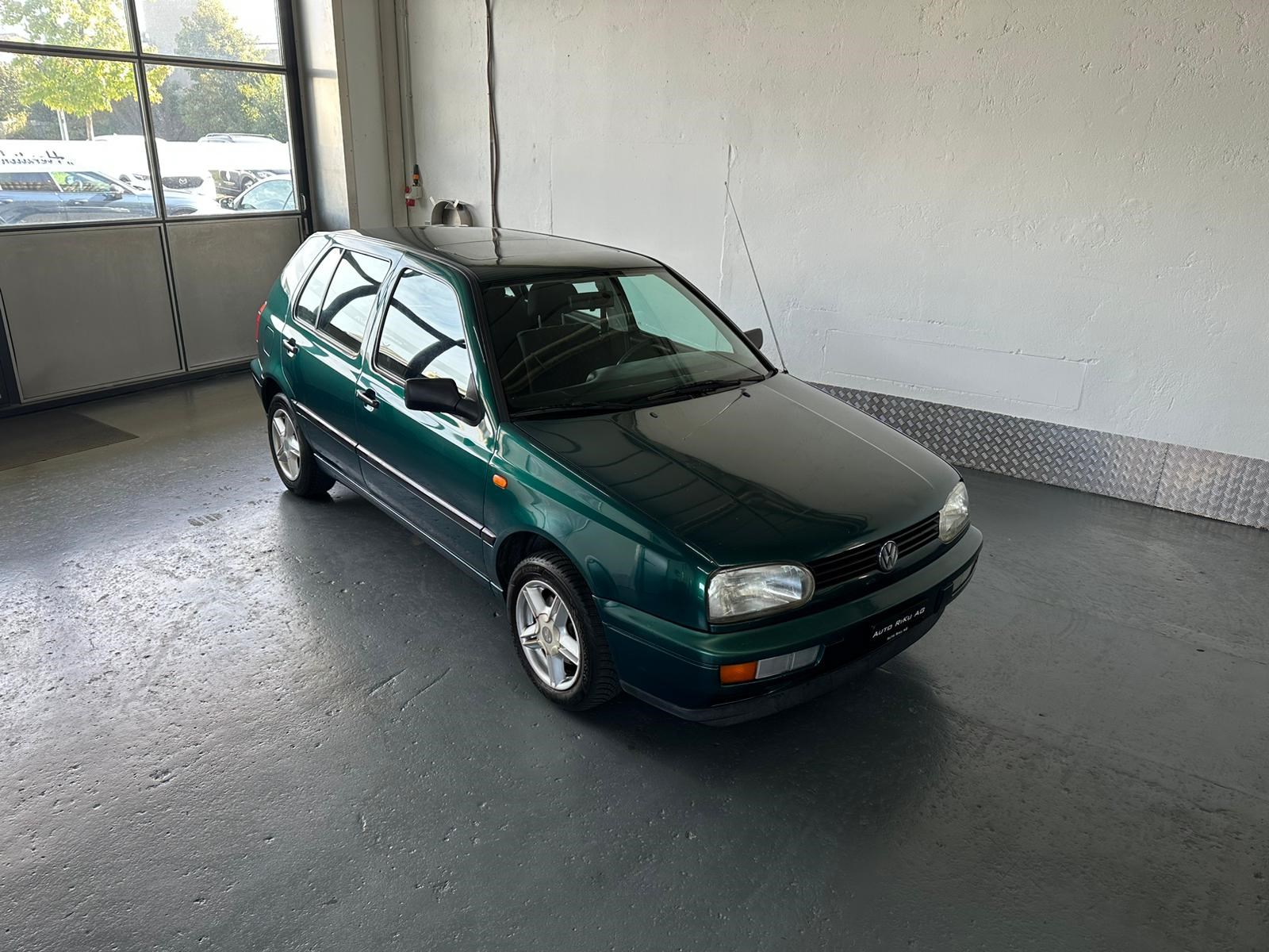 VW Golf 1900 TDI Swiss Line-image-0