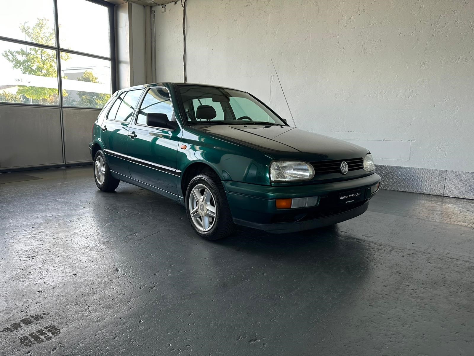 VW Golf 1900 TDI Swiss Line-image-1