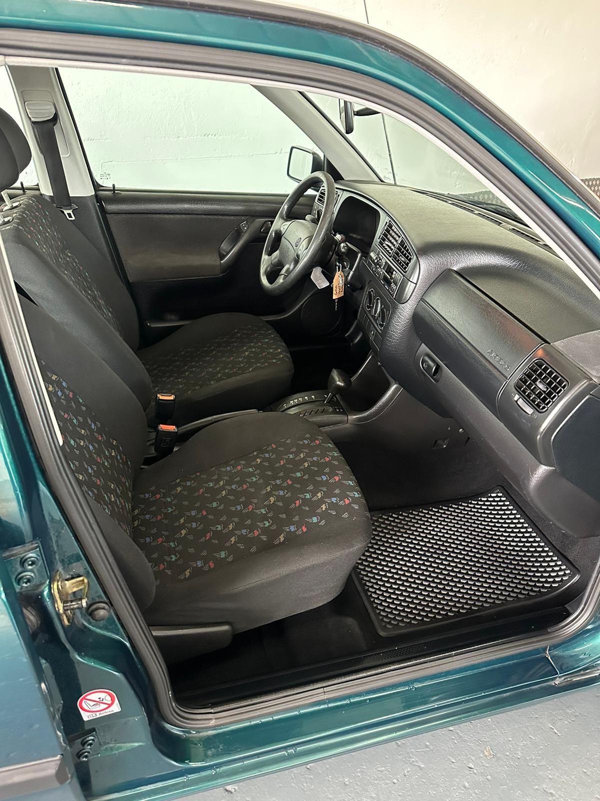 VW Golf 1900 TDI Swiss Line-image-14