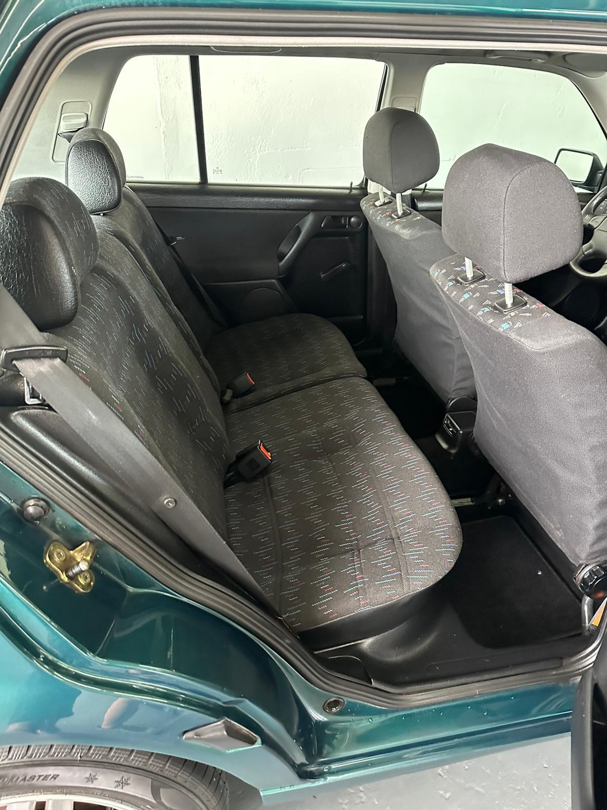 VW Golf 1900 TDI Swiss Line-image-16