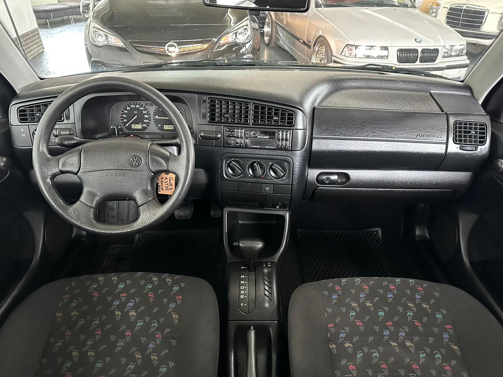 VW Golf 1900 TDI Swiss Line-image-12