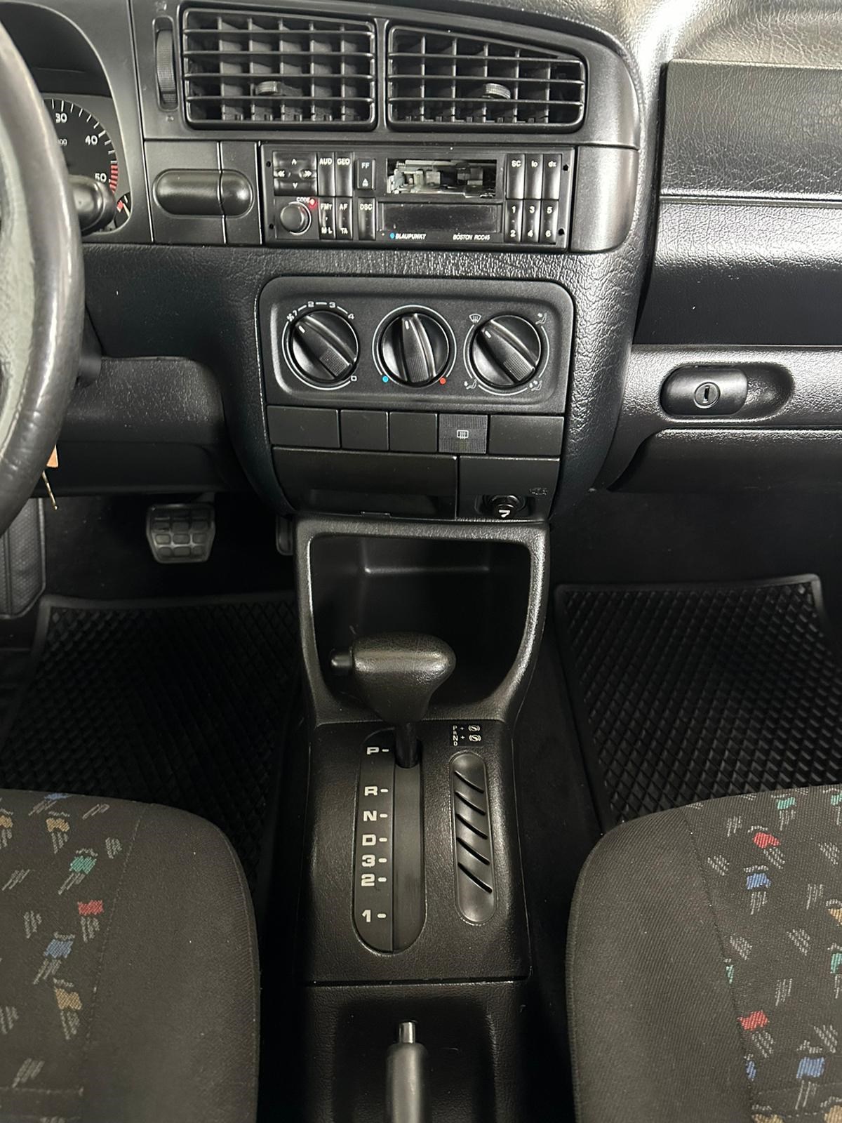 VW Golf 1900 TDI Swiss Line-image-13