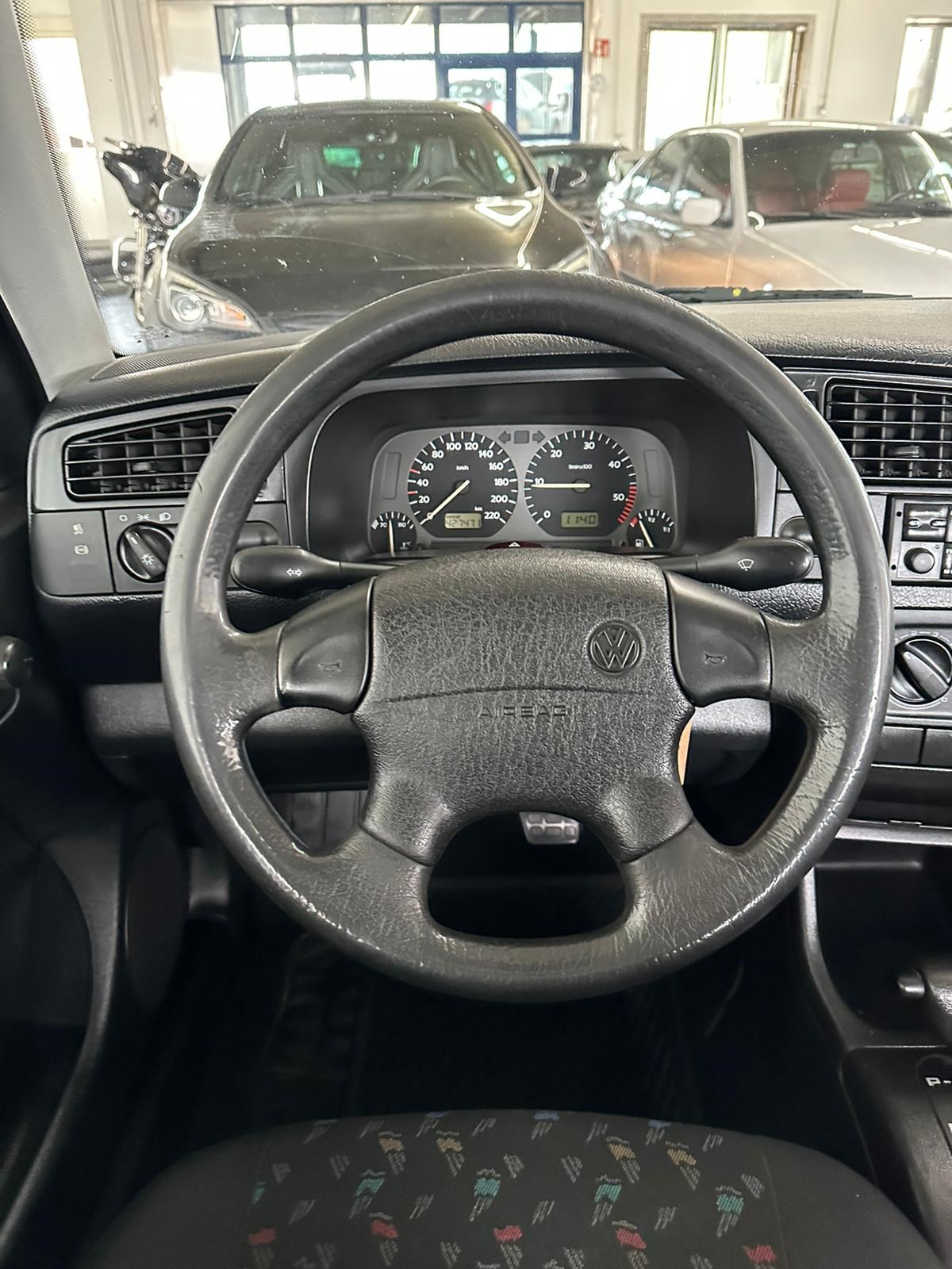 VW Golf 1900 TDI Swiss Line-image-17