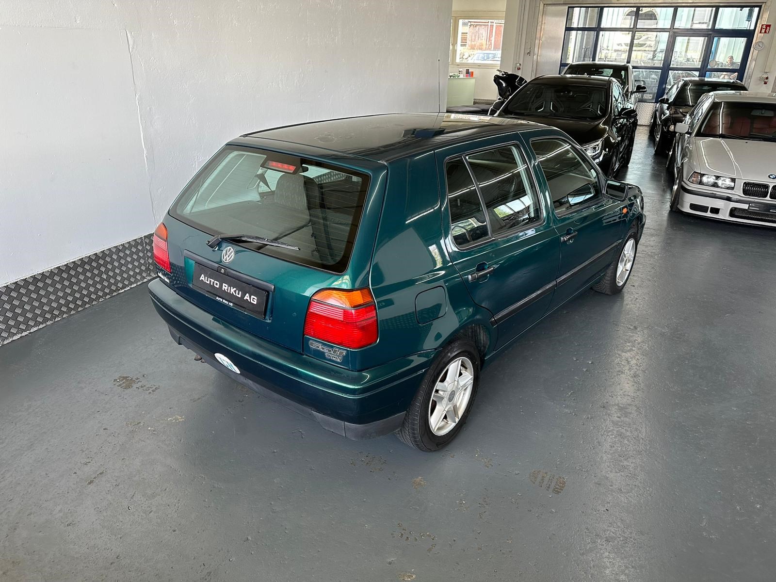 VW Golf 1900 TDI Swiss Line-image-6