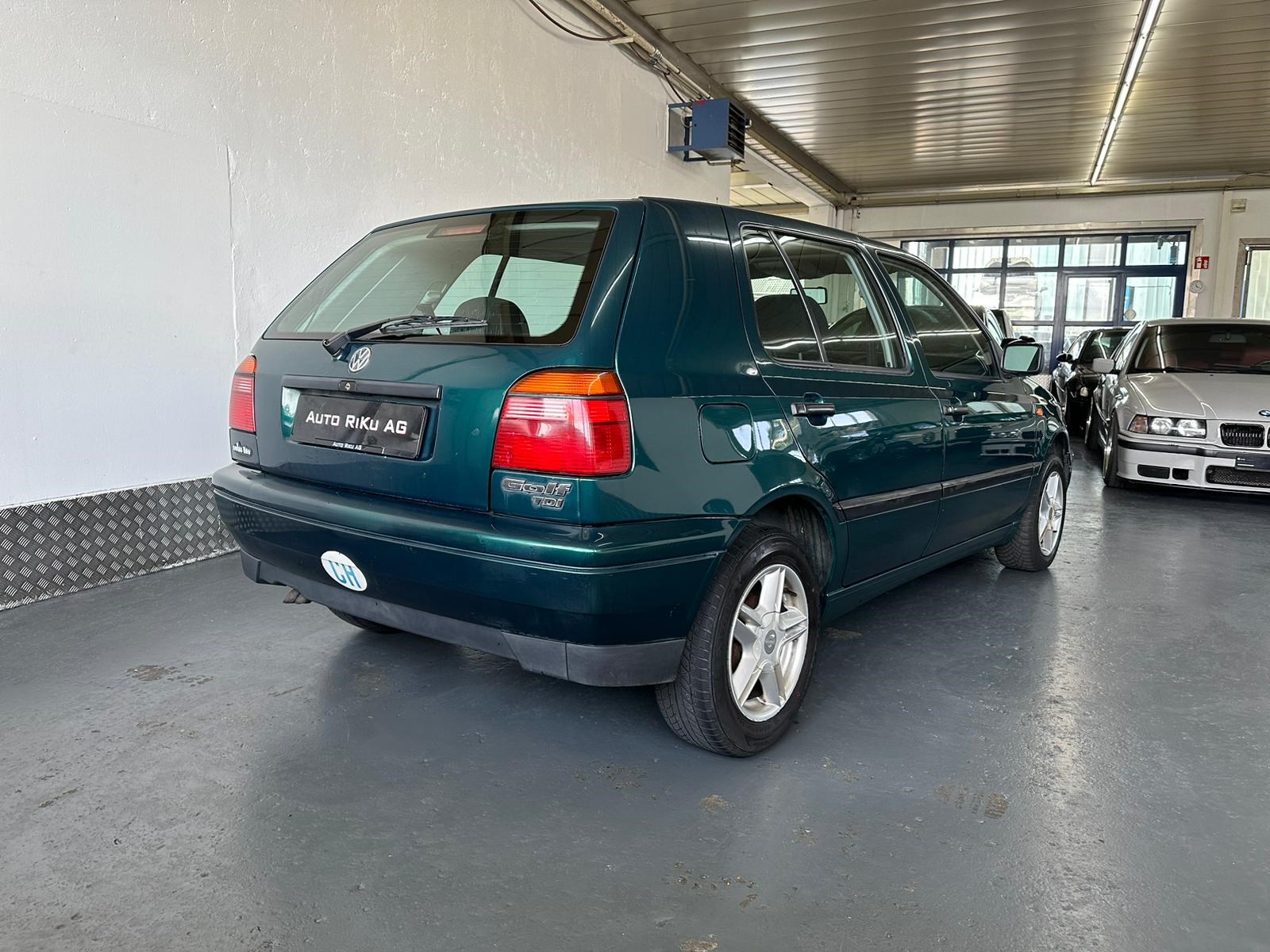 VW Golf 1900 TDI Swiss Line-image-7