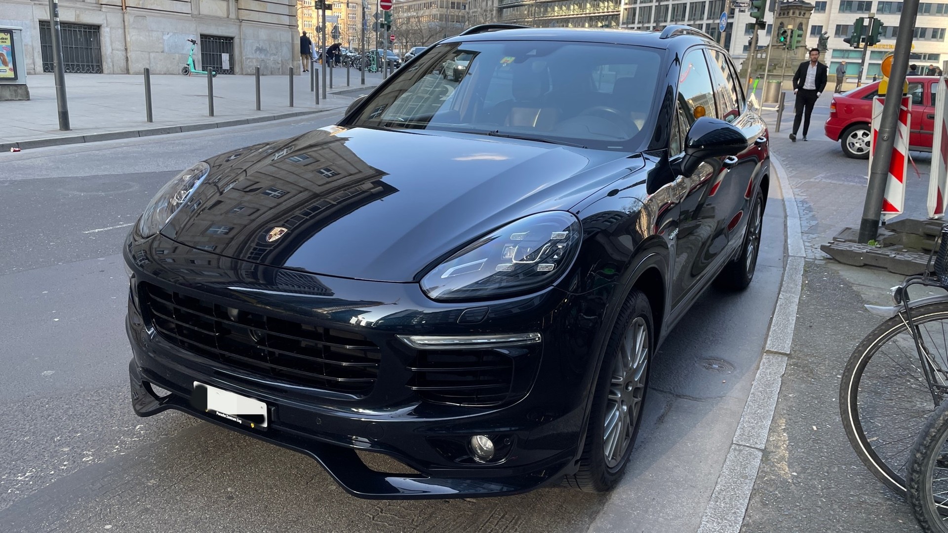 PORSCHE Cayenne S E-Hybrid-image-2