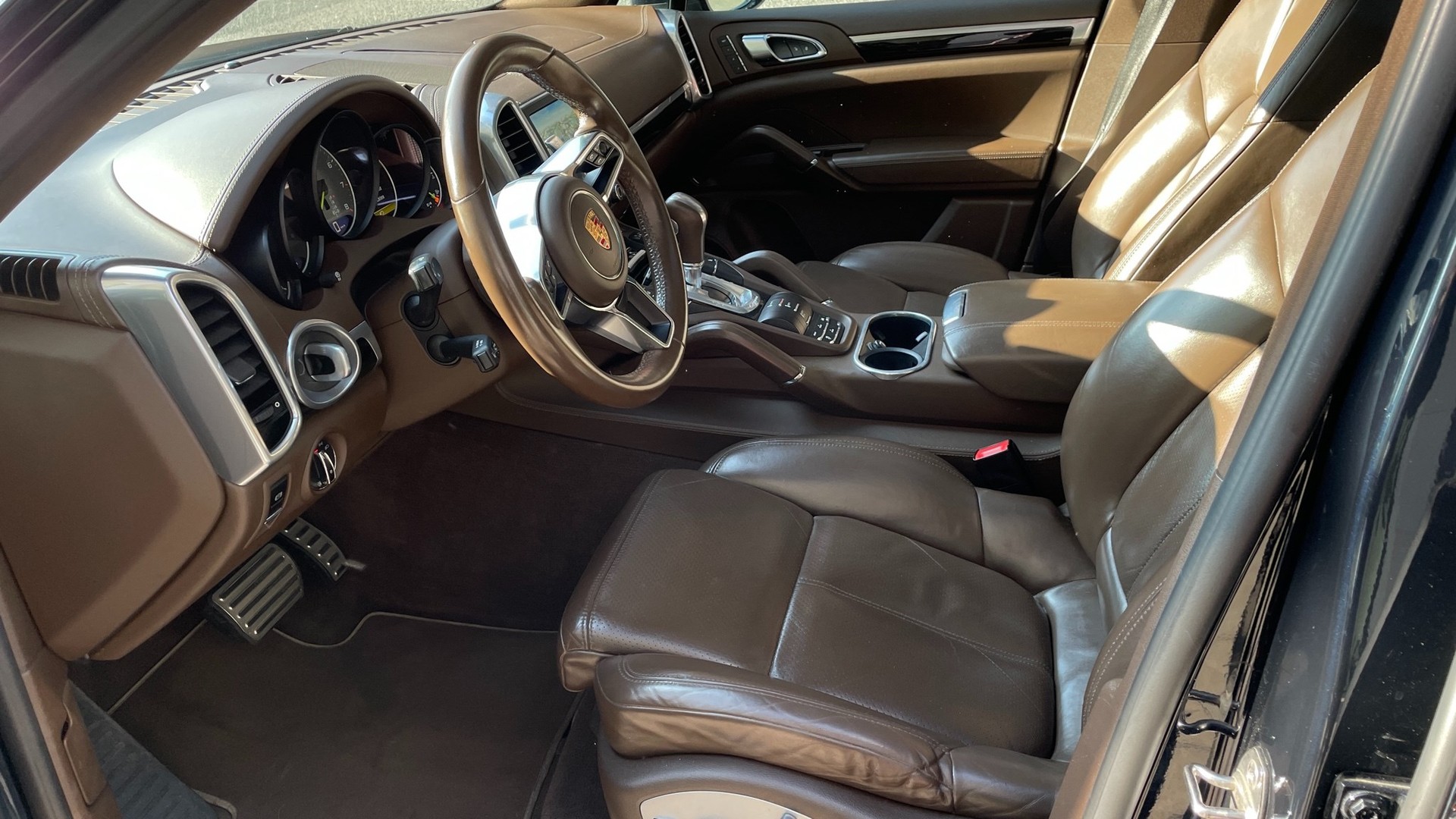 PORSCHE Cayenne S E-Hybrid-image-1