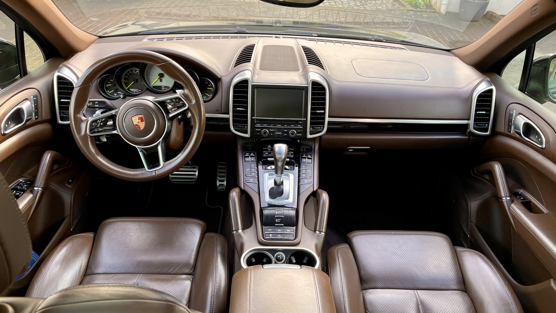 PORSCHE Cayenne S E-Hybrid-image-8